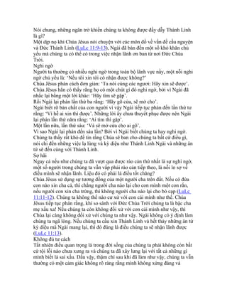 Nói chung, những ngăn trở khiến chúng ta không được đầy dẫy Thánh Linh
là gì?
Một dịp nọ khi Chúa Jêsus nói chuyện với các môn đồ về vấn đề cầu nguyện
và Đức Thánh Linh (LuLc 11:9-13), Ngài đã bàn đến một số khó khăn chủ
yếu mà chúng ta có thể có trong việc nhận lãnh ơn ban từ nơi Đức Chúa
Trời.
Nghi ngờ
Người ta thường có nhiều nghi ngờ trong toàn bộ lãnh vực nầy, một nỗi nghi
ngờ chủ yếu là: ‘Nếu tôi xin tôi có nhận được không?’
Chúa Jêsus phán cách đơn giản: ‘Ta nói cùng các ngươi: Hãy xin sẽ được’.
Chúa Jêsus hẳn có thấy rằng họ có một chút gì đó nghi ngờ, bởi vì Ngài đã
nhắc lại bằng một lời khác: ‘Hãy tìm sẽ gặp’.
Rồi Ngài lại phán lần thứ ba rằng: ‘Hãy gõ cửa, sẽ mở cho’.
Ngài biết rõ bản chất của con người vì vậy Ngài tiếp tục phán đến lần thứ tư
rằng: ‘Vì hễ ai xin thì được’. Những lời ấy chưa thuyết phục được nên Ngài
lại phán lần thứ năm rằng: ‘Ai tìm thì gặp’.
Một lần nữa, lần thứ sáu: ‘Và sẽ mở cửa cho ai gõ’.
Vì sao Ngài lại phán đến sáu lần? Bởi vì Ngài biết chúng ta hay nghi ngờ.
Chúng ta thấy rất khó để tin rằng Chúa sẽ ban cho chúng ta bất cứ điều gì,
nói chi đến những việc lạ lùng và kỳ diệu như Thánh Linh Ngài và những ân
tứ sẽ đến cùng với Thánh Linh.
Sợ hãi
Ngay cả nếu như chúng ta đã vượt qua được rào cản thứ nhất là sự nghi ngờ,
một số người trong chúng ta vẫn vấp phải rào cản tiếp theo, là nỗi lo sợ về
điều mình sẽ nhận lãnh. Liệu đó có phải là điều tốt chăng?
Chúa Jêsus sử dụng sự tương đồng của một người cha trên đất. Nếu có đứa
con nào xin cha cá, thì chẳng người cha nào lại cho con mình một con rắn,
nếu người con xin cha trứng, thì không người cha nào lại cho bò cạp (LuLc
11:11-12). Chúng ta không thể nào cư xử với con cái mình như thế. Chúa
Jêsus tiếp tục phán rằng, khi so sánh với Đức Chúa Trời chúng ta là bậc cha
mẹ xấu xa! Nếu chúng ta còn không đối xử với con cái mình như vậy, thì
Chúa lại càng không đối xử với chúng ta như vậy. Ngài không có ý định làm
chúng ta ngã lòng. Nếu chúng ta cầu xin Thánh Linh và hết thảy những ân tứ
kỳ diệu mà Ngài mang lại, thì đó đúng là điều chúng ta sẽ nhận lãnh được
(LuLc 11:13).
Không đủ tư cách
Tất nhiên điều quan trọng là trong đời sống của chúng ta phải không còn bất
cứ tội lỗi nào chưa xưng ra và chúng ta đã xây lưng lại với tất cả những gì
mình biết là sai xấu. Dầu vậy, thậm chí sau khi đã làm như vậy, chúng ta vẫn
thường có một cảm giác không rõ ràng rằng mình không xứng đáng và
 