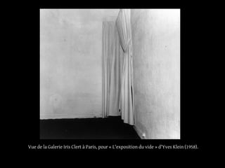 Vue de la Galerie Iris Clert à Paris, pour « L'exposition du vide » d'Yves Klein (1958). 
 