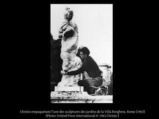 Christo empaquetant l'une des sculptures des jardins de la Villa Borghese, Rome (1963) 
(Photo: United Press International © 1963 Christo ) 
 