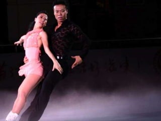 Desarrollo del deporte de sus inicios a
nuestros días

   El patinaje artístico ha formado parte del programa de
    todas las ediciones de los juegos olímpicos de invierno.
   Desde los primeros celebrados en 1924 en
    Chamonix, Francia celebrándose 3 competencias.
   En los juegos olímpicos de Innbruck en 1976
   Se introdujo la danza en el patinaje artístico
 