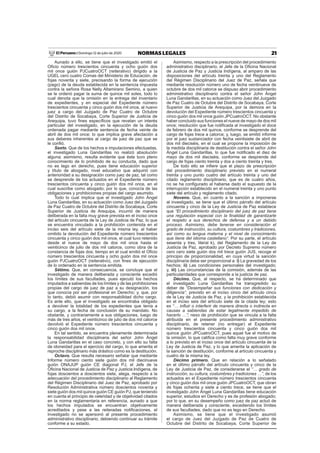 21NORMAS LEGALESDomingo 12 de julio de 2020El Peruano /
Aunado a ello, se tiene que el investigado emitió el
Oﬁcio número trescientos cincuenta y ocho guión dos
mil once guión PJCuatroOCT (reiterativo) dirigido a la
UGEL cero cuatro Comas del Ministerio de Educación, de
fojas noventa y siete, precisando la forma de ejecución
(pago) de la deuda establecida en la sentencia impuesta
contra la señora Rosa Nelly Altamirano Semino, a quien
se le ordenó pagar la suma de quince mil soles, todo lo
cual denota que la omisión en la entrega del inventario
de expedientes, y en especial del Expediente número
trescientos cincuenta y cinco guión dos mil once, al nuevo
juez a cargo del Juzgado de Paz Cuatro de Octubre
del Distrito de Socabaya, Corte Superior de Justicia de
Arequipa, tuvo ﬁnes especíﬁcos que revelan un interés
particular del investigado, en la ejecución de la deuda
ordenada pagar mediante sentencia de fecha veinte de
abril de dos mil once; lo que implica grave afectación a
sus deberes inherentes al cargo de juez de paz que se
le conﬁó.
Sexto. Que de los hechos e imputaciones efectuadas,
el investigado Luna Gandarillas no realizó absolución
alguna; asimismo, resulta evidente que éste tuvo pleno
conocimiento de lo prohibido de su conducta, dado que
no es lego en derecho, pues tiene educación superior
y título de abogado, nivel educativo que adquirió con
anterioridad a su designación como juez de paz, tal como
se desprende de los actuados en el Expediente número
trescientos cincuenta y cinco guión dos mil once, en el
cual suscribe como abogado; por lo que, conocía de las
obligaciones y prohibiciones propias del cargo asumido.
Todo lo cual implica que el investigado John Ángel
Luna Gandarillas, en su actuación como Juez del Juzgado
de Paz Cuatro de Octubre del Distrito de Socabaya, Corte
Superior de Justicia de Arequipa, incurrió de manera
deliberada en la falta muy grave prevista en el inciso once
del artículo cincuenta de la Ley de Justicia de Paz, lo que
se encuentra vinculado a la prohibición contenida en el
inciso seis del artículo siete de la misma ley, al haber
omitido la devolución del Expediente número trescientos
cincuenta y cinco guión dos mil once, el cual tuvo retenido
desde el nueve de mayo de dos mil once hasta el
veinticinco de julio de dos mil catorce, como obra de la
constancia de fojas dos; tiempo en el cual emitió el Oﬁcio
número trescientos cincuenta y ocho guión dos mil once
guión PJCuatroOCT (reiterativo), con ﬁnes de ejecución
de lo ordenado en la sentencia emitida.
Sétimo. Que, en consecuencia, se concluye que el
investigado de manera deliberada y consciente excedió
los límites de sus facultades, pues ejecutó los hechos
imputados a sabiendas de los límites y de las prohibiciones
propias del cargo de juez de paz a su designación, los
que conocía por ser profesional en Derecho; y, que, por
lo tanto, debió asumir con responsabilidad dicho cargo.
Es ante ello, que el investigado se encontraba obligado
a devolver la totalidad de los expedientes que tenía a
su cargo, a la fecha de conclusión de su mandato. No
obstante, y contrariamente a sus obligaciones, luego de
más de tres años, el veinticinco de julio de dos mil catorce
devolvió el Expediente número trescientos cincuenta y
cinco guión dos mil once.
En tal sentido, se encuentra plenamente determinada
la responsabilidad disciplinaria del señor John Ángel
Luna Gandarillas en el caso concreto, y con ello su falta
de idoneidad para el ejercicio del cargo, lo que amerita el
reproche disciplinario más drástico como es la destitución.
Octavo. Que resulta necesario señalar que mediante
Informe número ciento siete guión dos mil diecinueve
guión ONAJUP guión CE diagonal PJ, el Jefe de la
Oﬁcina Nacional de Justicia de Paz y Justicia Indígena, de
fojas doscientos a doscientos siete, alega, respecto a la
adecuación del procedimiento disciplinario al Reglamento
del Régimen Disciplinario del Juez de Paz, aprobado por
Resolución Administrativa número doscientos noventa y
siete guión dos mil quince guión CE guión PJ, que teniendo
en cuenta el principio de celeridad y de objetividad citados
en la norma reglamentaria en referencia, aunado a que
los hechos imputados se encuentran objetivamente
acreditados y pese a las reiteradas notiﬁcaciones, el
investigado no se apersonó al presente procedimiento
administrativo disciplinario, debiendo continuar su trámite
conforme a su estado.
Asimismo, respecto a la prescripción del procedimiento
administrativo disciplinario, el Jefe de la Oﬁcina Nacional
de Justicia de Paz y Justicia Indígena, al amparo de las
disposiciones del artículo treinta y uno del Reglamento
del Régimen Disciplinario del Juez de Paz, señala que
mediante resolución número uno de fecha veintinueve de
octubre de dos mil catorce se dispuso abrir procedimiento
administrativo disciplinario contra el señor John Ángel
Luna Gandarillas, en su actuación como Juez del Juzgado
de Paz Cuatro de Octubre del Distrito de Socabaya, Corte
Superior de Justicia de Arequipa, por la demora en la
devolución del Expediente número trescientos cincuenta y
cinco guión dos mil once guión JPCuatroOCT. No obstante
haber concluido sus funciones el nueve de mayo de dos mil
once; resolución que fue notiﬁcada al investigado el doce
de febrero de dos mil quince, conforme se desprende del
cargo de fojas trece a catorce; y, luego, se emitió informe
por el juez sustanciador con fecha veintisiete de abril de
dos mil dieciséis, en el cual se propone la imposición de
la medida disciplinaria de destitución contra el señor John
Ángel Luna Gandarillas, lo que fue notiﬁcado el diez de
mayo de dos mil dieciséis, conforme se desprende del
cargo de fojas ciento treinta y dos a ciento treinta y tres.
De todo ello se inﬁere que el plazo de prescripción
del procedimiento disciplinario previsto en el numeral
treinta y uno punto cuatro del artículo treinta y uno del
citado reglamento disciplinario, que es de cuatro años,
no se ha conﬁgurado al haberse dado el supuesto de la
interrupción establecido en el numeral treinta y uno punto
siete del artículo y reglamento citado.
Noveno. Que, en cuanto a la sanción a imponerse
al investigado, se tiene que el último párrafo del artículo
cincuenta y cinco de la Ley de Justicia de Paz establece
que “El procedimiento disciplinario del juez de paz tiene
una regulación especial con la ﬁnalidad de garantizarle
el respeto a sus derechos de defensa y a un debido
proceso. Asimismo, debe tenerse en consideración el
grado de instrucción, su cultura, costumbres y tradiciones,
así como su lengua materna y el nivel de conocimiento
que tiene del idioma castellano”. Por su parte, el artículo
sesenta y tres, literal k), del Reglamento de la Ley de
Justicia de Paz, aprobado por Decreto Supremo número
cero cero siete guión dos mil trece guión JUS, recoge el
principio de proporcionalidad, en cuya virtud la sanción
disciplinaria debe ser proporcional a: i) La gravedad de los
hechos; ii) Las condiciones personales del investigado;
y, iii) Las circunstancias de la comisión, además de las
particularidades que corresponde a la justicia de paz.
Décimo. Que, al respecto, se ha determinado que
el investigado Luna Gandarillas ha transgredido su
deber de “Desempeñar sus funciones con dedicación y
diligencia”, previsto en el inciso cinco del artículo cinco
de la Ley de Justicia de Paz, y la prohibición establecida
en el inciso seis del artículo siete de la citada ley; esto
es “… inﬂuir o interferir de manera directa o indirecta en
causas a sabiendas de estar legalmente impedido de
hacerlo …”; nexo de prohibición que se vincula a la falta
atribuida en el presente procedimiento administrativo
disciplinario, de retener (no entregar) el Expediente
número trescientos cincuenta y cinco guión dos mil
quince guión JPCuatroOCT, pues aquel fue el motivo de
la omisión, lo que caliﬁca como falta muy grave conforme
a lo previsto en el inciso once del artículo cincuenta de la
Ley de Justicia de Paz, y lo que amerita la aplicación de
la sanción de destitución, conforme al artículo cincuenta y
cuatro de la misma ley.
Décimo primero. Que en relación a lo señalado
en el último párrafo del artículo cincuenta y cinco de la
Ley de Justicia de Paz, de considerarse el “… grado de
instrucción, su cultura, costumbres y tradiciones …”, de los
actuados en el Expediente número trescientos cincuenta
y cinco guión dos mil once guión JPCuatroOCT, que obran
de fojas ochenta y siete a ciento trece, se tiene que el
investigado John Ángel Luna Gandarillas tiene educación
superior, estudios en Derecho y es de profesión abogado;
por lo que, en su desempeño como juez de paz actuó de
manera deliberada y consciente, excediendo los límites
de sus facultades, dado que no es lego en Derecho.
Asimismo, se tiene que el investigado asumió
el cargo de Juez del Juzgado de Paz de Cuatro de
Octubre del Distrito de Socabaya, Corte Superior de
 