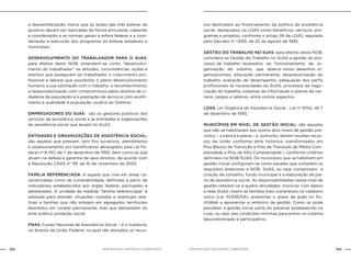NOB-RH/SUAS: ANOTADA E COMENTADA102 103NOB-RH/SUAS: ANOTADA E COMENTADA
a descentralização indica que as ações das três esferas de
governo devem ser realizadas de forma articulada, cabendo
a coordenação e as normas gerais à esfera federal e a coor-
denação e execução dos programas às esferas estaduais e
municipais.
DESENVOLVIMENTO DO TRABALHADOR PARA O SUAS:
para efeitos desta NOB, entendem-se como “desenvolvi-
mento do trabalhador” as atitudes, circunstâncias, ações e
eventos que assegurem ao trabalhador o crescimento pro-
fissional e laboral que possibilite o pleno desenvolvimento
humano, a sua satisfação com o trabalho, o reconhecimento,
a responsabilização com compromissos pelos direitos de ci-
dadania da população e a prestação de serviços com acolhi-
mento e qualidade à população usuária do Sistema.
EMPREGADORES DO SUAS: são os gestores públicos dos
serviços de assistência social e as entidades e organizações
de assistência social que atuam no SUAS.
ENTIDADES E ORGANIZAÇÕES DE ASSISTÊNCIA SOCIAL:
são aquelas que prestam, sem fins lucrativos, atendimento
e assessoramento aos beneficiários abrangidos pela Lei Fe-
deral nº 8.742, de 7 de dezembro de 1993, bem como as que
atuam na defesa e garantia de seus direitos, de acordo com
a Resolução CNAS nº 191, de 10 de novembro de 2005.
FAMÍLIA REFERENCIADA: é aquela que vive em áreas ca-
racterizadas como de vulnerabilidade, definidas a partir de
indicadores estabelecidos por órgão federal, pactuados e
deliberados. A unidade de medida “família referenciada” é
adotada para atender situações isoladas e eventuais rela-
tivas a famílias que não estejam em agregados territoriais
atendidos em caráter permanente, mas que demandam do
ente público proteção social.
FNAS: Fundo Nacional de Assistência Social – é a instância,
no âmbito da União Federal, na qual são alocados os recur-
sos destinados ao financiamento da política de assistência
social, destacados na LOAS como benefícios, serviços, pro-
gramas e projetos, conforme o artigo 28 da LOAS, regulado
pelo Decreto nº 1.605, de 25 de agosto de 1995.
GESTÃO DO TRABALHO NO SUAS: para efeitos desta NOB,
considera-se Gestão do Trabalho no SUAS a gestão do pro-
cesso de trabalho necessário ao funcionamento da or-
ganização do sistema, que abarca novos desenhos or-
ganizacionais, educação permanente, desprecarização do
trabalho, avaliação de desempenho, adequação dos perfis
profissionais às necessidades do SUAS, processos de nego-
ciação do trabalho, sistemas de informação e planos de car-
reira, cargos e salários, entre outros aspectos.
LOAS: Lei Orgânica de Assistência Social - Lei nº 8742, de 7
de dezembro de 1993.
MUNICÍPIOS EM NÍVEL DE GESTÃO INICIAL: são aqueles
que não se habilitaram aos outros dois níveis de gestão pre-
vistos – a básica e plena – e, portanto, devem receber recur-
sos da União conforme série histórica, transformados em
Piso Básico de Transição e Piso de Transição de Média Com-
plexidade e Piso de Alta Complexidade I, conforme critérios
definidos na NOB/SUAS. Os municípios que se habilitam em
gestão inicial configuram-se como aqueles que cumprem os
requisitos anteriores a NOB- SUAS, ou seja, comprovam a
criação de conselho, fundo municipal e a elaboração de pla-
no de assistência social. As responsabilidades nesse nível de
gestão referem-se a quatro atividades: municiar com dados
a rede SUAS; inserir as famílias mais vulneráveis no cadastro
único (Lei 10.836/04); preencher o plano de ação no SU-
ASWeb e apresentar p relatório de gestão. Como se pode
perceber, a gestão inicial parte do patamar estabelecido na
Loas, ou seja, das condições mínimas para entrar no sistema
descentralizado e participativo.
 