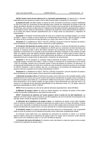 Lunes 13 de marzo de 2006                   DIARIO OFICIAL                          (Tercera Sección)   97


   250-26. Puesta a tierra de los sistemas de c.a. derivados separadamente. Un sistema de c.a. derivado
separadamente que requiera ser puesto a tierra, debe hacerse según se especifica a continuación:
   a) Puente de unión. Se debe instalar un puente de unión, de tamaño nominal que cumpla lo establecido
en 250-79 (d) para los conductores de fase derivados para conectar los conductores de puesta a tierra del
equipo del sistema derivado al conductor puesto a tierra. Excepto como se permite en las Excepciones 4 o 5
de 250-23(a), esta conexión se debe hacer en cualquier punto del sistema derivado separadamente, desde su
fuente hasta el primer medio de desconexión o dispositivo de protección contra sobrecorriente del sistema o
en la fuente del sistema derivado separadamente que no tenga medio de desconexión o dispositivo de
sobrecorriente.
    Excepción 1: El tamaño nominal del puente de unión de un sistema que suministre energía a un circuito
de Clase 1, Clase 2 o Clase 3 y que se derive de un transformador de no más de 1 000 VA nominal, no debe
                                                                                        2
ser inferior al de los conductores de fase derivados y en ningún caso inferior a 2,08 mm (14 AWG).
     Excepción 2: Lo establecido en 250-27, 250-153 y 250-5(b), Excepción 5 para los requisitos de puesta a
tierra de sistemas con neutro puesto a tierra a través de una alta impedancia.
     b) Conductor del electrodo de puesta a tierra. Se debe utilizar un conductor del electrodo de puesta a
tierra de tamaño nominal acorde con lo establecido en 250-94 para los conductores de fase derivados para
conectar el conductor puesto a tierra del sistema derivado con el electrodo de puesta a tierra, como se
especifica a continuación en (c). Excepto lo que se permita en 250-23(a), Excepción 4, esta conexión se debe
hacer en cualquier punto del sistema derivado separadamente, desde su fuente hasta el primer medio de
desconexión o dispositivo de protección contra sobrecorriente del sistema o en la fuente del sistema derivado
separadamente que no tenga medio de desconexión o dispositivo de sobrecorriente.
   Excepción 1: No es necesario un conductor hasta el electrodo de puesta a tierra en un sistema que
suministre energía a circuitos de la Clase 1, Clase 2 o Clase 3 y se derive de un transformador de no más de
1 000 VA nominales, siempre que el conductor puesto a tierra del sistema se conecte a la estructura o al
envolvente del transformador por medio de un puente de unión de tamaño nominal de acuerdo con lo indicado
en 250-26, Excepción 1 para el anterior caso (a), y la estructura o el envolvente del transformador estén
puestos a tierra por cualquiera de los medios especificados en 250-57.
     Excepción 2: Lo establecido en 250-27, 250-153 y 250-5(b), Excepción 5, para los requisitos de puesta a
tierra de sistemas con neutro puesto a tierra a través de una alta impedancia.
     c) Electrodo de puesta a tierra. El electrodo de puesta a tierra debe ser lo más accesible posible y estar
preferiblemente en la misma zona que la conexión del conductor del electrodo de puesta a tierra al sistema. El
electrodo de puesta a tierra debe ser: (1) el elemento metálico de la estructura o edificio más cercano puesto a
tierra eficazmente o (2) la tubería metálica de agua puesta a tierra eficazmente que esté más cerca o (3)
cuando no se disponga de los electrodos especificados en los anteriores incisos (1) y (2) deben usarse los
electrodos especificados en 250-81 y 250-83.
   NOTA: Para los requisitos de unión de los sistemas derivados separadamente, véase 250-80(a).
   d) Métodos de puesta a tierra. En todos los demás aspectos, los métodos de puesta a tierra deben
cumplir los requisitos establecidos en otras partes de esta norma.
    250-27. Conexiones de sistemas con neutro puesto a tierra a través de una alta impedancia. Los
sistemas con neutro puesto a tierra a través de una alta impedancia, tal como se permite en la Excepción 5 de
250-5(b), deben cumplir las siguientes condiciones:
    a) Ubicación de la impedancia de puesta a tierra. La impedancia de puesta a tierra debe instalarse
entre el conductor del electrodo (o sistema de electrodos) de puesta a tierra y el neutro del sistema. Cuando
no haya neutro disponible, la impedancia de puesta a tierra se debe instalar entre el conductor del electrodo (o
sistema de electrodos) de puesta a tierra y el neutro derivado de un transformador de puesta a tierra.
   b) Conductor neutro. El conductor procedente del punto neutro de un transformador o de un generador
hasta su punto de conexión con la impedancia de puesta a tierra, debe estar completamente aislado.
    El conductor neutro debe tener una capacidad de conducción de corriente no inferior a la corriente
eléctrica máxima nominal de la impedancia de puesta a tierra. En ningún caso el conductor neutro debe ser
inferior a 8,37 mm2 (8 AWG) en cobre o a 13,3 mm2 (6 AWG) en aluminio.
    c) Conexión del neutro del sistema. El conductor neutro del sistema no debe ser puesto a tierra excepto
a través de la impedancia de puesta a tierra.
 