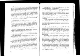 Nlangia,",o in cinque minuti e usa¡o il resto clel tempo per
giocare. A nasconclino, per esempio. Non c,erano moltiposti,
q.uincli bisognava ingegnarsi. Aiolte rni mertevo seduta in-
sleme a un grLrppo clibambine chc mangiavano o chiacchie_
ravano sul rerriccio del c,rtile, sperandó di passare inosser-
vata. oppure ciierro il tr.nco di un'acacia. c) clietrc., ilgrande
bid.ne delf immonclizia. o dietro le insegnanti. che riáerano
qr-rando ci accricciar/afiro sortr) í lorc, gaiiasar. E colrunque,
anche qrrando rni scoprivano, ero ,.apr" la piü u"i.,,,. u .rg_
giungere il nruro in fondo al cortile.
Nelporneriggio, io e Hoclan tornavamo a casa sapenclo di
aver passato (in¿l giornata utile. Ce lo diceva sempre aabe:
"Mangiare,la a.r¡,pa Íinché é caldal,'. [Jn alrro dei iuoi prc,
verbi in italia,o. Cercare di godervi l¿ scuola, . p"r,rur.'.h"
é un pr:ivileqiri g ¡(:), una seccatura. Fatelo fincLé ci sono i
soldi, perché con la guerrá si vive giorno per giorno.
'l
I
il
,
J
,F
I
il
i
t,
É
l
,
i

.
Quancki, all'ilrrgolo con rriale Jamarul Daud, dovevamc,
sr:pararci, creno ¡rianti. Miei e suoi, ogni giorno.
Non ci imporrar,,a che ci saremmo .iuiii" la rnatrina dopo.
n.n
'o-levamo
.ssere separate. E infami i'r¡entavamo *iU"
scuse per stare insícme.
Oqni tanto andavo a vederla cantare con la Shamsucliin
Band. Erano un¿r declna di nrusicisti, si incontravano tre po_
meriggi alla serrimana in una grancle sala concerri, o quello ihe
ne era rimasto, nella zona del porto vecchio, vicino ul.ur..
Per arrivarci bisognava svo]tare in una v,ia dallaquale per
rrn tratto, tra le case, all'orizzonte si vedeva la spiagiia.
A r¡olte facevamo di tutto pef non g,rarda.e i., iueJla <Jí-
rezione. C'erano giorniperó in cui era i..,p¡ro doloÁso. era_
no i giorni di sole f'orre e di cieio blu ín cui soffiava il venro
fresco che zrrrivava dal-largo. Era doloroso sopratrutro per
I{odan, che da piccola facera il bagno e giocava st,lla sabüia,
e si rícorriava com'era l¡ello.
¡
.
61
In quei giorni, se eravamo felici o spensierate, una delle
..lue diceva soltanto: "Lo guardiamo?".
Laltra rispondeva sempre di si. E allora ci nascondevamo
in un buco tra quelle case, per non rischiare dí imbatterci in
qualche miliziano, e stavamo a contemplare il mare per un'ora.
Non ci veniva neanche in mente di au¿enturarci suila sabbia,
come facevo da piccola con Ali.
Stavamo li e non dicevamo niente, con í garbasar sulla ter
rabianca e fine, in uno stretto spazio tra due case a guardare
l'oúzzonte.
I giochi del sole sulle onde facevano volare i nostri pen-
sieri. Non c'era bisogno di aggiungere parole. In quei mo-
menti tlltto era esattamente come doveva essere, non chiede-
vamo níente di piü, nessun cambiamento. Solo stare insieme
per sempre, cosi.
Andare a vedere Hodan che cantava era bello. Dietro il
palchetto, dove il gruppo suonava, era appeso un famoso pro-
verbio somalo, o forse era famoso solo per me, perché Hodan
me lo ripeteva sempre: Durbaab garabkaga ha kugu jiro ama
gacalgaaga ha kuu rLlmo, che vuol dire "Lascia che la musica
arrivi, basta che ci sia musica".Era il suo motto, e la sua ra-
gione di vita.
IIodan stava seduta su una sedia al centro e con le mani
giunte teneva il ritmo, e ogni tanto faceva il sacab, un battito
píü forte che serviva a segnare gli stacchi per gli altri compo-
nenti. Dietro di lei c'era il suonatore di shareero, una specie
di lira, e quello di kaban, che é il liuto, e poi tutti gli altri con
i tamburi e g,lishambal, due pezzetti di legno con in firezzo
un buco, e a fianco quello che suonavail gctbeys, un flauto un
po' strano. C'era anche un suonatore di koor,la campana che
i cammelli portano attaccata al collo, e a me aTf inizio questa
cosa faceva ridere, perché mi sembrava uno strumento tal-
mente facile che poteva suonado anche un cammello, non
c'era bisogno di un uomo.
65
 