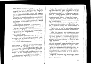 animali notturni, non c'erano i ragni e gli scarafaggi che face_
vano impazzire Ubah, che o¡¡ni tanto la ,ott" ii *. tteva a
zampettare come un grillo e ci svegliava con le sue urla. Non
c'erano cose che non andavano. §olo cose belle. Ma ia piü
bella era il bagno. Da quando sono nata non ne avevo mai
avuto Lrno. Abbiamo sempre usato quello comune nel cordle.
Una capanna con un grande buco cerrt.ule che anclava svuo-
tato ogni settimana. Lacqua corrente non ce l,abbiamo mai
avuta, andavano i fratelli a prenderla al pozzoogni sera prima
della cena. Qui nell'hotel di Gibuti invece uuJr,,, ,rn Érgr.,
tutto per me.
Un lavandino con Lln rubinetto. Era un po, sporco, il ri-
rrolo costante ave¡a lasciato un segno rossastro, peró se
l'aprir.o scendeva rutta I'acqua del mándo.
Una vasca da bagno con la doccia. potevo mettermi sotto
e aprire I'acqua calda e lavarrni per rurro il tempo che desi-
deravo, senza che booyo mi diceise niente.
E poi c'era una tazza per i bisogni. potevo tirare lo sciac_
quone e spariva la puzza.
Dopo dieci minuti sarei voluta scendere alla reception e
avrei voluto chiamare Taageere per farmi passare ilo,lrn
e raccontarle tutto. Ma mi sarei te*rta le notizie per il ritorno.
Quella notte, su quel materasso, hcl dormito un sonno ta]_
mente profondo da sembrarmi eterno.
- La mattina clopo, col pullman siamo arivatidirettamente
dentro 1o stadio. Era un vero stadio, notl ne avevo mai visto
uno ugu;ile. Neanche quello di Hargeysa ci assomigliava. eue_
sto era uno stadio vero, piü srande ancora di queilo ,,_,ouu
c'he.avevamo a Mogadisiío, quello occuparo dálle milizie e
dai loro carri armari. Era granáe, gr.andissimo. E aveva spalti
altissimi' a ¡riü anellí. Pieni di gente crre conrin.ava a muo-
versi. a fare cori, a cantare, ad applaudire o a fischiare.
Fro molto agitata, Xassan invece era tranquillo, pareva
perfeftamente padrone della situazione.
1.
I
!
Le altre atlete mi sembravano molto piü alte e muscolose
di me. E poi erano vestite meglio. Io indossavo una tuta usa-
ta. E correvo con una maglietta mia, dei pantaloncini miei.
La fascia di spugna di aahe. La Sornalia non poteva permet-
tersi di pit), e io non lo chiedevo, queiio che avevo mi sem-
brava gii tantissirn,:. Le altre, perd, portavano canottiere te-
cniche e pantaloncini abbinati. Scarpe e calziri di marca.
Ogni cosa mi metteva a disagio, contribuiva a farmi sen-
tire ftrori lucrgo, irrferiore. Xassan invece rimaneva tranquillo,
come se ci fosse abituato.
Dovevo solo pensare che se ero li era perché, come le al-
tre, rappresenta/o il rnio paese ed ero chiamata a dare il mas-
simo. E a darlo tutto insieme: lron c'erano elimínazioni, ci
giocavarno tutto in duecento metri.
"Corri piü forte che puoi," mi ha detto Xassan quando, a
bordo pista, aspettavámo che chiamassero la nostra l-¡atreria.
"Ci proveró."
"Sarnia." l.,'ho guardato. Lui ha abbassato la voce, quasi
in un sussurro. "Non vincerai, oggi. Non ci arriverai nemme-
no r,,icina, ma fammi vedere quello che sai fare. Fammi vede-
re che La pista, il pub[:lico e le aw'ersarie non ti fanno paura."
I{o sretto gli occhi come se fossero colpiti dal sole, sfbr-
zandomi di non abbassare 1o sgr-rarclo. "Io non ho mai paura,
Xassan," ho mentito.
"l)tava. Non avere parira neanche oggi. Vedrai che tutto
andri come deve andare." Poi si é allontanato verso il fondo
della pista, ha preso la tr.rta che mi erc tolta per il riscalda-
mento, e mi ha lasci¿ta sola ad aspettare la chiamata.
Come a/evo fhtto a }{argevsa, e come ormai facevo a Mo-
gacliscio la sera, mi sono sdr¿liata a terra. Era diventato un ri-
to. Mi piaceva sentire l'erba che mi pllngeva la schiena e te-
nere nel naso quel profumo leggero. Un rito che speravo por-
tasse fortuna anche Ii.
Quanclo ho sentito ilmio nome all'altoparlante mi sono
alzata. A tesra bassa, concentrata, ho raggiunto il mio blocco.
Partivo in quinta corsia.
tt5
t14
l
f.

i
¡
I
I
I
I
i
I
I
I
i
lr
l
tl
l
lll
rl
1ll
ir
l
l,
1r
r
lll'
i
 