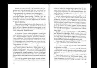 I fratelli piü grandi facevano il tifo, mentre io e Ali ci pie-
gavamo nella posa dei campioni sullo start, accovacciati con
le mani ateffa. Avevamo anche i blocchi, che aabe aveva co-
struito smontando due cassette di legno per le angurie.
Per le righe che delimitavano le corsie, Said e Nassir, i no-
strí fratelli maggiori, erano obbligati a strisciare i piedi dal
fondo del cortile fino al muro di argilla, una trentina di metri,
a disegnare una curva e tracciare un percorso che ritornava
al punto dipartenza.
Vncevo sempre io.
Ali mi odiava, ma alla fine il mio dolce al sesamo, che é la
cosa che piü amo al mondo - non c'é niente che mi piaccia
piü di un dolce al sesamo -, lo dividevo quasi sempre con lui.
Prima peró lo costringevo a promettere di non chiamarmi piü
uiilo. Se accettava, gliene davo metá.
In quelle sere d'estate, quando finalmente l'aria si faceva
un po' piü fresca, dopo le corse io e Hodan giocavamo a shen-
tral.Erano giornate belle e rilassate, in cui tutti ci dimentica-
vamo della guerra. Shentralsi faceva disegnando una campa-
na per terra e poi scrivendoci dentro i numeri da uno a nove.
Si tirava una pietruzza e bisognava arrivare in cima a1la cam-
pana. I fratelli invece giocavano a gt,iir, seduti per terra a far
r,olare sassolini tra le mani.
Ogni tanto, in queste serate ventose e dilatate, si univa
a noi Ahmed, un amico di Nassir, il fratello grande di Ali.
Ahmed aveva diciassette anni, come lui e Said, A me e ad Ali
sembrava grandissimo, e a me e a Hodan sembrava bellissimo
e irraggiungibile. Aveva la carnagione olivastra, Ahmed, e gli
occhi chiari, cosa rarissima in Somalía, di un verde che bril-
lava con la luce de1la luna e rendeva il suo sguardo ancora piü
fiero.
Una volta gli avevamo chiesto perché aveva gli occhi di-
versi da tutti e lui, facendo il gesto del sesso con le mani, un
20
cerchio e f indice che entrava e usciva, aveva cletto che suo
nonno cloveva essere uno degli italiani che si erano divertiti
con le ragazzenere. Nassir e Ali erano scoppiati a ridere' Mio
fratello Said no, l'aveva guardato con la solita aria severa'
scrollando la testa.
Said non andavamolto d'accordo con lui, a dlffercnza di
Nassir, che lo adorava. Forse lo vedeva come un rivale per la
sua amicizia con Nassir, o forse semplicemente non gli stava
simpatico, lo trattava sempre con diffidenza, diceva che c'era
qrul.oru al fondo di quegli occhi chiari che non l. convince-
,ra. Anche Ali non gli si awicinava mai troppo' Lo fissava
spesso, lo studiava, ma strndogli lontano' Di solito, quando
iá e Hodan giocavamo a shentral, Ali stava vicino a suo papá
e ad aabe,.ñe iru".. ogni sera si battevano a catte, e da li lo
fissava cauto.
Qualche sera, dopo le partite a griir o a palla, Ahmed e
Said finivano p", u..upigliarsi, alcune volte per scherzo e al-
tre per daoreio, , oob, e Yassin erano costretti a dividerli'
Unu uolta Said gli aveva tirato un pugno talmente forte che il
sangue che gli .., .nluto dal naso gli aveva sporcato tutta la
-rgli.rtu biánca. Sembrava si fosse fatto molto male'
bopo un po' aabe li aveva obbligati a darsi la mano, e la
sera dopo, come niente fosse, erano tornati amici'
Una delle cose piü belle di quelle notti d'estate, peró, era-
no le canzoni di Hodan'
Spesso ci sedevamo tutti in circolo, dopo che hooyo ele
,or"li. avevano finito di lavare le pentole, e stavamo ore ad
ascokare la sua voce di velluto che modulava melodie fami-
liari.
Aabe eYassin fumavano con gli sguardi languidi rivolti al
cielo, e io mi ilomandavo che cosa un uolno grande e bello
come aabepotesse chiedere alle stelle; hctoyo e le sorelle ogni
tanto si commuovevano per le parole di Hodan, e con i faz'
27
I;
 