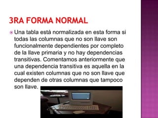  Una tabla está normalizada en esta forma si
 todas las columnas que no son llave son
 funcionalmente dependientes por completo
 de la llave primaria y no hay dependencias
 transitivas. Comentamos anteriormente que
 una dependencia transitiva es aquella en la
 cual existen columnas que no son llave que
 dependen de otras columnas que tampoco
 son llave.
 