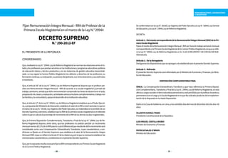 20 21
REMUNERACIONES, ASIGNACIONES
E INCENTIVOS
FijanRemuneraciónÍntegraMensual-RIMdeProfesordela
PrimeraEscalaMagisterialenelmarcodelaLeyN.°29944
DECRETOSUPREMO
N.°290-2012-EF
ELPRESIDENTEDELAREPÚBLICA
CONSIDERANDO:
Que,mediantelaLeyN.°29944,LeydeReformaMagisterialsenormanlasrelacionesentreelEs-
tadoylosprofesoresqueprestanserviciosenlasinstitucionesyprogramaseducativospúblicos
de educación básica y técnico productiva y en las instancias de gestión educativa descentrali-
zada. La Ley regula la Carrera Pública Magisterial, los deberes y derechos de los profesores, su
formacióncontinua,suevaluación,suprocesodisciplinario,susremuneracionesysusestímulos
eincentivos;
Que,elartículo56°delaLeyN.°29944,LeydeReformaMagisterialdisponequeelprofesorper-
cibe una Remuneración Integra Mensual – RIM de acuerdo a su escala magisterial y jornada de
trabajo;asimismo,señalaquedicharemuneracióncomprendelashorasdedocenciaenelaula,
preparacióndeclasesyevaluación,actividadesextracurricularescomplementarias,trabajocon
lasfamiliasylacomunidadyapoyoaldesarrollodelainstitucióneducativa;
Que,elartículo57°delaLeyN.°29944,LeydeReformaMagisterialestablecequeelPoderEjecuti-
vo,apropuestadelMinisteriodeEducación,estableceelvalordelaRIManivelnacional,loqueen
elmarcodelaLeyN.°29158,LeyOrgánicadelPoderEjecutivo,sematerializaenlaemisióndeun
DecretoSupremo;asimismo,establecequelaRIMdelaprimeraescalamagisterialeselreferente
sobreelquesecalculaelporcentajedeincrementodelaRIMdelasdemásescalasmagisteriales;
Que, la Primera Disposición Complementaria, Transitoria y Final de la Ley N.° 29944, Ley de Re-
forma Magisterial dispone, entre otros, que los profesores no podrán percibir un incremento
mensualmenoral8,1%delaRIMparalocualeldiferencialqueresultededichoincrementoserá
considerado como una Compensación Extraordinaria Transitoria, cuyas características y con-
diciones se fijarán en el Decreto Supremo que establezca el valor de la Remuneración Íntegra
Mensual(RIM)aqueserefiereelartículo57delacitadaLey,porloqueesnecesarioestablecerlas
mencionadascaracterísticasycondicionesenelpresenteDecretoSupremo;
Que,porloexpuestoresultanecesariofijarlaRIMcorrespondientealaPrimeraEscalaMagisterial
delaCarreraPúblicaMagisterial;
DeconformidadconlaLeyN.°29158,LeyOrgánicadelPoderEjecutivo,laLeyN.°28044,LeyGeneral
deEducación,ylaLeyN.°29944,LeydeReformaMagisterial;
DECRETA:
Artículo1.-DelmontocorrespondientedelaRemuneraciónÍntegraMensual(RIM)delaPri-
meraEscalaMagisterial
FíjeseelmontodelaRemuneraciónIntegraMensual-RIMporhoradetrabajosemanal-mensual
correspondientealaPrimeraEscalaMagisterialdelaCarreraPúblicaMagisterialalaqueserefie-
relaLeyN.°29944,LeydeReformaMagisterial,enS/.51.83(CINCUENTAYUNCON83/100NUE-
VOSSOLES).
Artículo2.-DelaDerogatoria
DeróguenselasdisposicionesqueseoponganaloestablecidoporelpresenteDecretoSupremo.
Artículo3.-Refrendo
ElpresenteDecretoSupremoserárefrendadoporelMinistrodeEconomíayFinanzasylaMinis-
tradeEducación.
DISPOSICIÓNCOMPLEMENTARIAFINAL
ÚNICA.- La Compensación Extraordinaria Transitoria a que hace referencia la Primera Disposi-
ciónComplementaria,TransitoriayFinaldelaLeyN.°29944,LeydeReformaMagisterial,noestá
afectaacargassocialesnitienenaturalezapensionariayserápercibidaporelprofesordurantesu
permanenciaenelcargoylaEscalaMagisterialenlaquefueubicadoproductodelaimplemen-
tacióndelodispuestoenlacitadaDisposición.
DadoenlaCasadeGobierno,enLima,alosveintidósdíasdelmesdediciembredelañodosmil
doce.
OLLANTAHUMALATASSO
PresidenteConstitucionaldelaRepública
LUISMIGUELCASTILLARUBIO
MinistrodeEconomíayFinanzas
PATRICIASALASO’BRIEN
MinistradeEducación
 