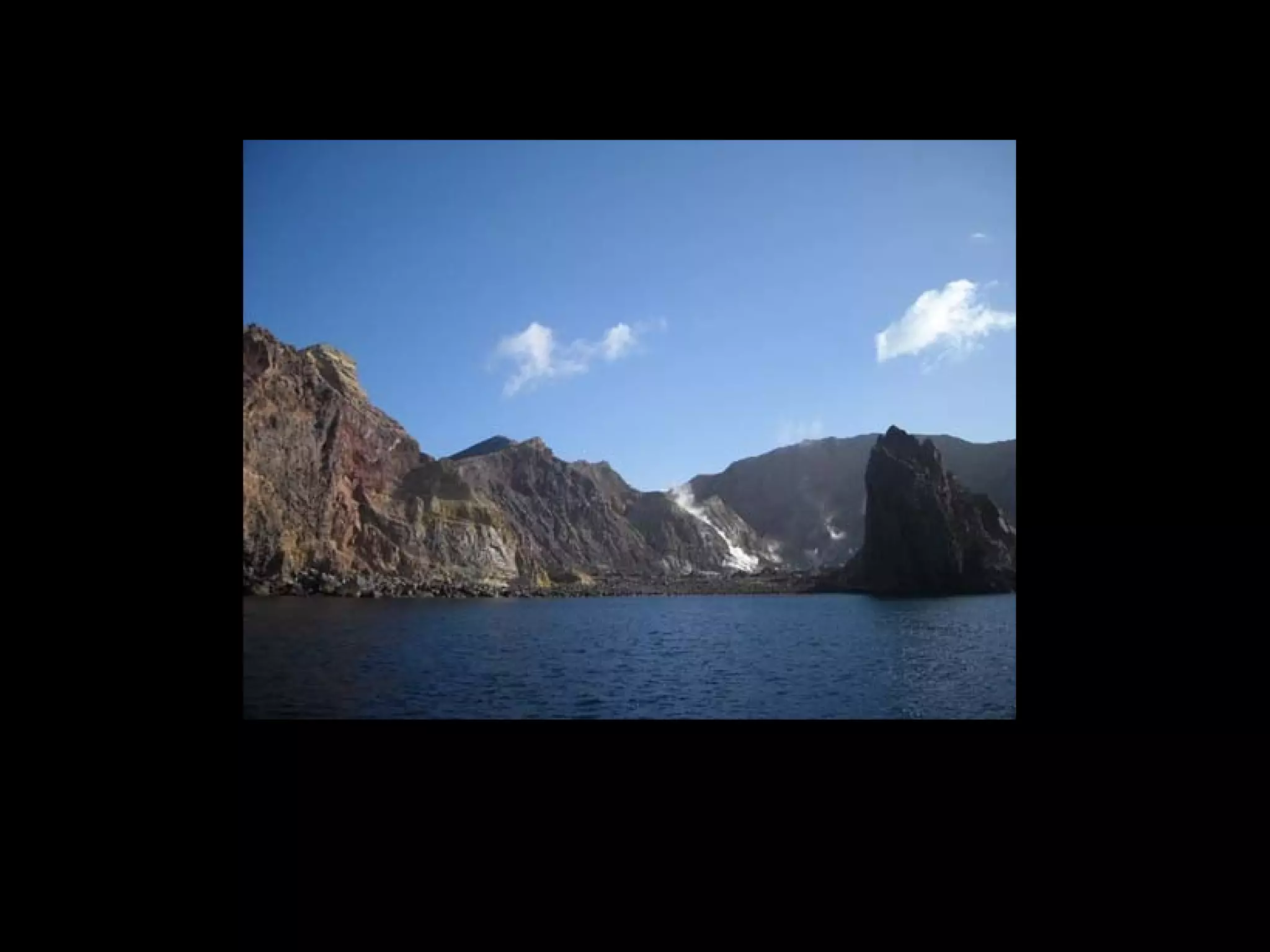 White Island – June 9, 2008




White Island Is NZ biggest marine active volcano. It was amazing and beautiful.
We paid NZ175 and took a cruise to visit white island from Whakatane jetty. 1.5 hours to
reach the island.
 