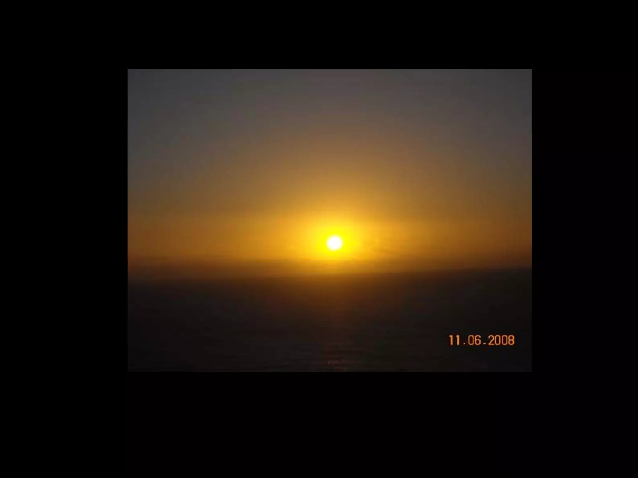 East Cape – June 11, 2008




NZ is the 1st country to get the sunrise. East cape is most east area at Northland and
also the first area to see the sunrise. We climb 700 steps up to the hill to chase the sunrise.
As run while climbing, we get sick after that. Luckily we recover fast.
 