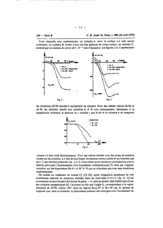 234 - Série B C. R. Acad. Sc. Paris, t. 288 (23 avril 1979) 
Trois obstacles sont expérimentés; un cylindre A, dont la surface n'a subi aucun 
traitement, un cylindre B, revêtu d'une très fine pellicule de vernis isolant, un cylindre C, 
chemisé par un anneau de cuivre de 5. 10-2 mm d'épaisseur. Les figures 2 et 3 représentent 
Fig. 2 Fig. 3 
les variations AP(0) relevées a mi-hauteur du cylindre. Pour des mêmes valeurs de Re et 
de M. les résultats relatifs aux .cylindres A et B sont pratiquement identiques; à la 
température ordinaire, le mercure ne « mouille » pas le fer et le cylindre A se comporte 
Fig. 4 
comme s'il était isolé électriquement. Pour des relevés réalisés avec des prises de pression 
situées sur les cylindres, à 2 mm de leurs bases, les mesures restent stables et ne s'écartent que 
de 4 % des résultats présentés (jg. 2 et 3). Cette observation semble en contradiction avec la 
théorie prévoyant l'établissement d'un écoulement tridimensionnel [lm,a is qui s'appuie, 
toutefois, sur des hypothèses (Re à 1 et MZ à N) qui ne coïncident pas avec mes conditions 
expérimentales. 
On accède au coefficient de traînée C,* ([SI, [6]), après intégration graphique de très 
nombreuses mesures de pressions réalisées dans les intervalles 0<0<x (hg. 5). C,* est 
inversement proportionnel à Re (droite de pente - 1); cette propriété, déjà établie dans le cas 
des cylindres amagnétiques [6], s'ajoutant au fait que l'angle 0,. correspondant à la valeur 
minimale de AP(0), atteint 180". dans les régions Re5 103 et M >96 (jg. 4), permet de 
supposer que, dans ce domaine, le phénomène présente des analogies avec l'écoulement de 
 