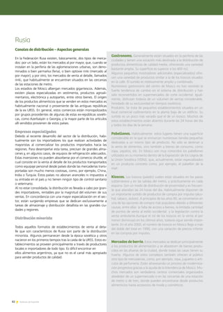 82 Noticias de ExportAr82 Noticias de ExportAr
Rusia
Canales de distribución – Aspectos generales
En la Federación Rusa existen, básicamente, dos tipos de merca-
dos: por un lado, están los mercados al por mayor, que, cuando se
instalan en la periferia de las aglomeraciones urbanas, son deno-
minados o bien yarmarka (feria), o bien optovie rinki (mercado al
por mayor); y por otro, los mercados de venta al detalle, llamados
rinki, que habitualmente se encuentran situados en las cercanías
de las estaciones de metro.
Los estadios de Moscú albergan mercados gigantescos. Además,
existen plazas especializadas en vestimenta, productos agroali-
mentarios, electrónica y autopartes, entre otros bienes. El origen
de los productos alimenticios que se venden en estos mercados es
habitualmente nacional o proveniente de las antiguas repúblicas
de la ex URSS. En general, estos comercios están monopolizados
por grupos procedentes de algunas de estas ex-repúblicas soviéti-
cas, como Azerbaiyán o Georgia, y la mayor parte de los artículos
allí vendidos provienen de estos países.
Empresas especializadas
Debido al reciente desarrollo del sector de la distribución, habi-
tualmente son los importadores los que realizan actividades de
mayoristas al comercializar los productos importados hacia las
regiones. Para desempeñar esta tarea, precisan de grandes alma-
cenes y, en algunos casos, de equipos de refrigeración adecuados.
Estas inversiones no pueden absorberse por el comercio shuttle, el
cual consiste en la venta al detalle de los productos transportados
como equipaje personal desde países donde las mercaderías trans-
portadas son mucho menos costosas, como, por ejemplo, China,
India o Turquía. Éstos países no abonan aranceles ni impuestos a
su entrada en el país y no tienen ningún tipo de control sanitario
o veterinario.
Al no estar consolidada, la distribución es llevada a cabo por gran-
des importadores, rentables por la magnitud del volumen de sus
ventas. En concordancia con una mayor especialización en el sec-
tor, están surgiendo empresas que se dedican exclusivamente a
tareas de almacenaje y distribución detallista en las grandes ciu-
dades y regiones.
Distribución minorista
Todos aquellos formatos de establecimientos de venta al deta-
lle que son característicos de Rusia son parte de la distribución
minorista. Algunos permanecen desde la época soviética y otros
nacieron en los primeros tiempos tras la caída de la URSS. Estos es-
tablecimientos se proveen principalmente a través de productores
locales e importadores de todo tipo. Es difícil encontrar en
ellos alimentos argentinos, ya que no es el canal más apropiado
para vender productos de calidad.
Gastronoms. Generalmente están situados en la periferia de las
ciudades y tienen una vocación más destinada a la distribución de
productos alimenticios de calidad media, ofreciendo una variedad
bastante amplia. Su superficie es superior a los 400 m2.
Algunos pequeños mostradores adicionales (especializados) ofre-
cen una variedad de productos similar a la de los kioscos situados
en la calle. El surtido es relativamente amplio y combinado.
Numerosos gastronoms del centro de Moscú no han resistido la
fuerte tendencia de cambio en el sistema de distribución y han
sido reconvertidos en supermercados de corte occidental. Igual-
mente, disfrutan todavía de un volumen de ventas considerable,
heredado de su exclusividad en tiempos soviéticos.
Produktis. Se trata de pequeños establecimientos situados en un
local comercial rudimentario en la planta baja de un edificio. Su
surtido es un poco más variado que el de un kiosco. Muchos de
estos establecimientos están abiertos durante las 24 horas del día
y todos los días de la semana.
Pabellones. Habitualmente estos lugares tienen una superficie
considerable en la que se enmarcan numerosas tiendas pequeñas
dedicadas a un mismo tipo de producto. No sólo se destinan a
la venta de alimentos, sino también a bienes de consumo, como
ropa, zapatos, etc. En Moscú son muy conocidos los pabellones
utilizados en su momento dentro de la Exposición de los Logros de
la Unión Soviética (VDNJ), que, actualmente, están especializados
en un producto concreto como, por ejemplo, el pabellón de la
miel.
Kioscos. Los kioscos (palatki) suelen estar situados en los pasos
subterráneos y en las salidas del metro, y prácticamente en cada
esquina. Son un modo de distribución de proximidad y es frecuen-
te que atiendan las 24 horas del día. Habitualmente disponen de
un importante surtido de productos de compra por impulso (alco-
hol, tabaco, dulces). A principios de los años 90, se convirtieron en
una de las opciones de compra más populares debido a diferentes
causas, entre ellas: la falta de acceso a bienes, la limitada cantidad
de puntos de venta al estilo occidental y la legislación contra la
venta ambulante.Aunque el rol de los kioscos en la venta al por
menor disminuyó en los últimos años, todavía sigue siendo impor-
tante. En el año 2000, el número de kioscos en Moscú llego a más
del doble del total en 1990, con una variación de precios inferior
en las compras por impulso.
Mercados de barrio. Estos mercados se dedican principalmente
a los productos de alimentación y se abastecen de bienes produ-
cidos en las afueras de la ciudad, donde todas las casas tienen su
huerta. Algunos de estos complejos también ofrecen al público
otro tipo de mercaderías, como, por ejemplo, ropa, juguetes o artí-
culos de perfumería. Están atravesando un proceso de moderniza-
ción progresiva gracias a la ayuda de la Intendencia de Moscú. Mu-
chos mercados son verdaderos centros comerciales organizados
alrededor de un supermercado o en las cercanías de una estación
de metro o de tren, donde pueden encontrarse desde productos
alimenticios hasta accesorios de moda y cosméticos.
 