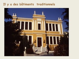 Il y a des bâtiments traditionnels
 