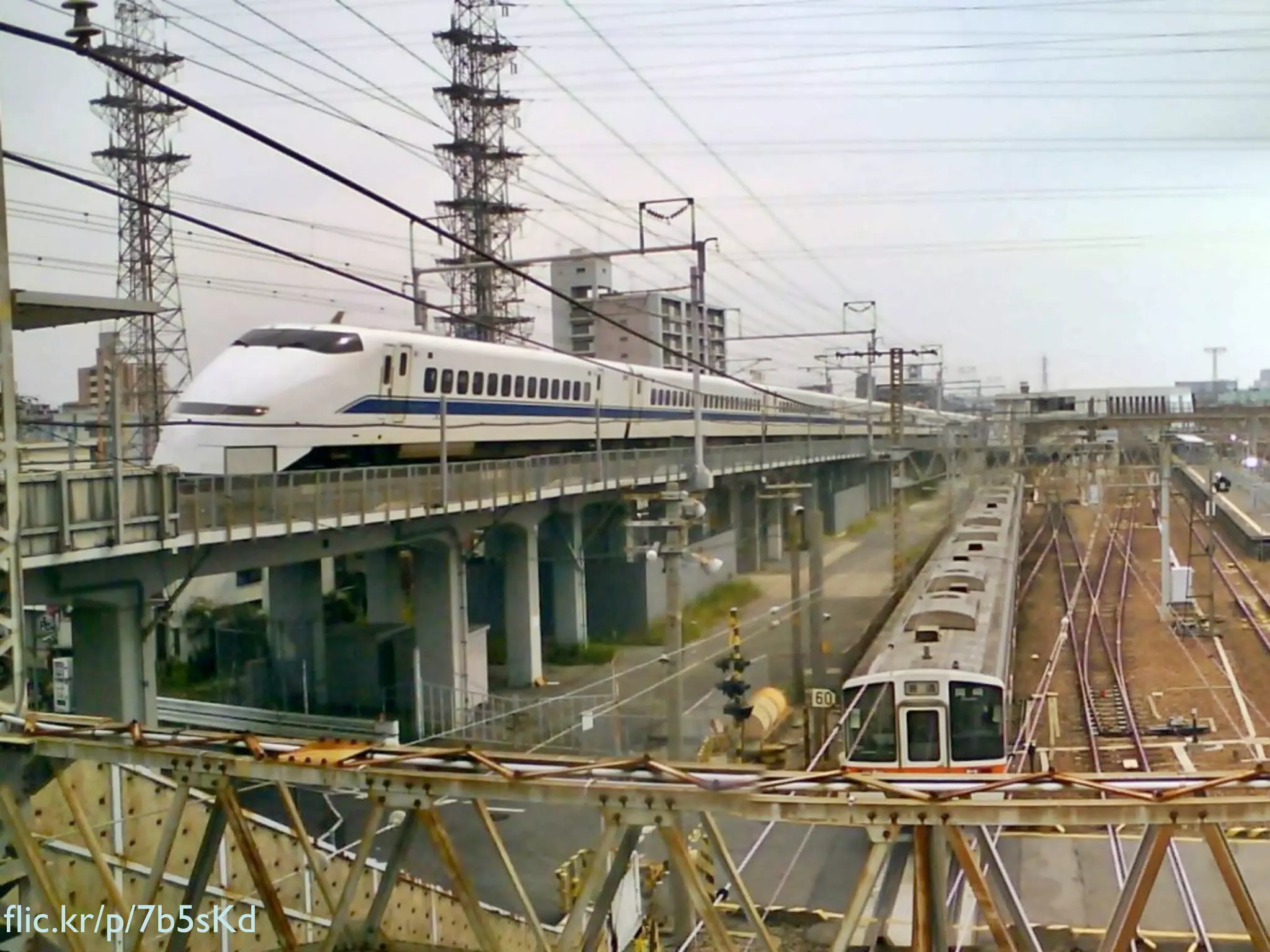 Fast train?




ﬂic.kr/p/7b5sKd
 