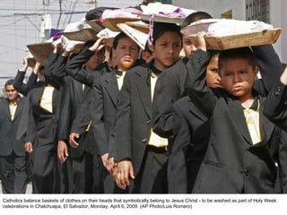 Catholics balance baskets of clothes on their heads that symbolically belong to Jesus Christ - to be washed as part of Holy Week celebrations in Chalchuapa, El Salvador, Monday, April 6, 2009. (AP Photo/Luis Romero)  