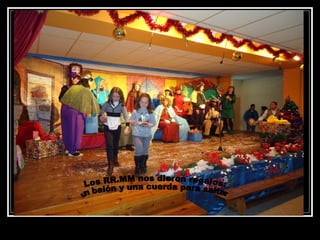 Los RR.MM nos dieron regalos: un balón y una cuerda para saltar. 