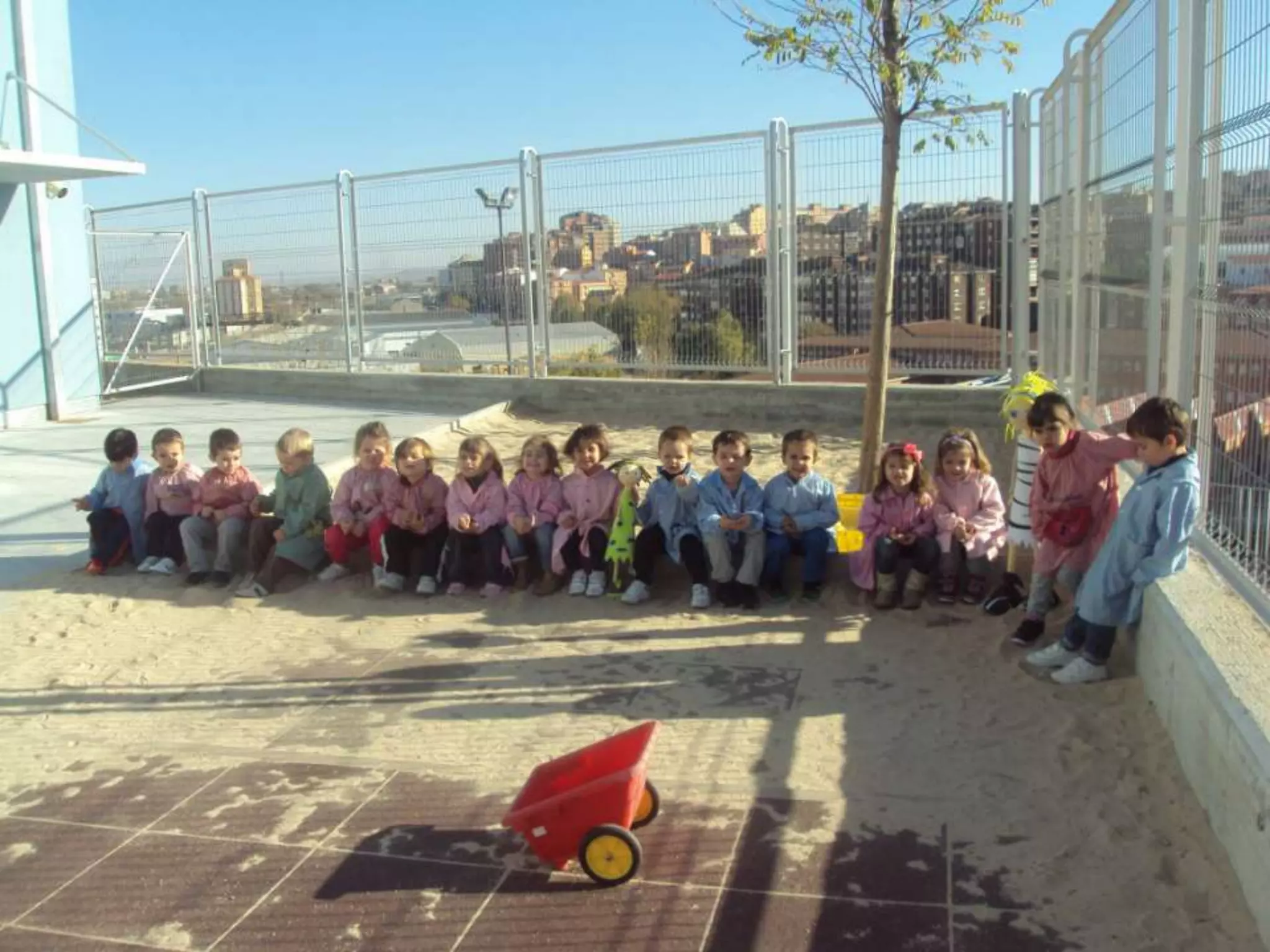 Nuestro cole junto a inés