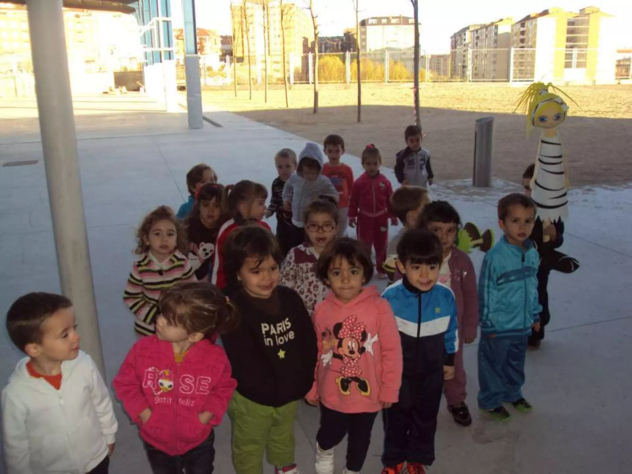 Nuestro cole junto a inés