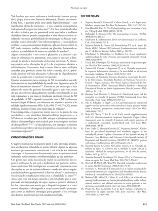 425
Nutrição na sepse
Rev Bras Clin Med. São Paulo, 2012 set-out;10(5):420-6
Vale lembrar que nestes enfermos a intolerância é menos percep-
tível, já que não ocorre distensão abdominal, diarreia ou vômito.
Desta feita, o paciente pode estar sendo hiperalimentado – com
significativa oferta de nutrientes – o que ocasiona consequências
indesejáveis de origem não infecciosa9,13
. De fato, níveis moderados
de oferta calórica por via parenteral estão associados a melhores
desfechos clínicos quando comparados a uma oferta excessiva, re-
sultando em maior probabilidade de recuperação da função respi-
ratória e maior sobrevida44
. Em enfermos sépticos – e com diabetes
mellitus – o uso concomitante de glicose e glicose-frutose-xilitol na
NP pode promover melhor controle na glicemia, destacando-se,
todavia, a possibilidade de maior necessidade de insulina45
.
Alguns aminoácidos – tais como a glutamina e a cisteína – po-
dem ser oferecidos via parenteral, associando-se seu uso à dimi-
nuição da atrofia e manutenção da barreira intestinal. As vitami-
nas podem sofrer alterações de pH e de temperatura durante a
administração. Entretanto, hoje existem frascos com múltiplas
camadas para proteção contra luz solar e entrada de O2
, preve-
nindo assim as referidas alterações. A absorção de oligoelementos
varia de acordo com o nutriente em questão.
Quanto ao momento para o emprego da NP, recomenda-se sua utili-
zação no caso da impossibilidade de uso do trato digestório, após 24
horas de tratamento intensivo9,13
. Deve-se ter em mente que o risco
relativo de morte do paciente desnutrido grave é três vezes maior
do que do enfermo adequadamente nutrido, reconhecendo-se que
esta população é a que mais se beneficiará do início precoce da NP
de qualidade. A NP – quando comparada com a NE tardiamente
instituída (após 48 horas), em enfermos não sépticos – reduziu a le-
talidade significativamente (RR= 0,51; 95% CI= 0,27-0,97), muito
embora a mesma favoreça uma maior taxa de infecção36
.
Em contrapartida, em pacientes muito instáveis do ponto de vista
metabólico – com distúrbios hidroeletrolíticos importantes –, a
NP deve ser retardada por 24 a 48h, até que se atinja um contexto
clínico e fisiopatológico mais estável, pois a mesma pode ser fator
de desequilíbrio9,32,46,47
.A hiperglicemia, por exemplo, representa
um elemento preditivo de mau prognóstico, necessitando de mo-
nitorização rigorosa48
.
CONSIDERAÇÕES FINAIS
O suporte nutricional no paciente grave é uma estratégia terapêu-
tica amplamente difundida na prática clínica. Apesar de algumas
condutas permanecerem controversas - em relação aos enfermos
com sepse - a literatura tem documentado que a terapia nutricional
influencia positivamente a morbimortalidade de tais pacientes.
Um ponto que ainda necessita de maior esclarecimento diz res-
peito à utilização de pré, pró e simbióticos em pacientes critica-
mente enfermos. Tal estratégia tem se mostrado promissora como
alternativa ao uso de antimicrobianos – tendo em vista a regula-
ção da microbiota gastrintestinal e das vias aéreas49
–, reduzindo a
incidência de complicações infecciosas e a letalidade da sepse27,50
.
Ainda que reste um longo caminho a ser percorrido para a com-
preensão da fisiopatologia da sepse, torna-se possível afirmar, à
luz dos conhecimentos atuais, que o diagnóstico precoce e o trata-
mento adequado – abrangendo a terapia nutricional – permane-
cem como as melhores estratégias para garantir a boa evolução
dos doentes acometidos por tal condição mórbida.
REFERÊNCIAS
1.	 Siqueira-Batista R, Gomes AP, Calixto-Lima L, et al – Sepse: atua-
lidades e perspectivas. Rev Bras Ter Intensiva. 2011;23(2):207-16.
2.	 Hotchkiss RS, Karl IE. The Pathophysiology and treatment of sep-
sis. N Engl J Med. 2003;348(2):138-50.
3.	 Riskandan S, Altmann DM. The immunology of sepsis. J Pathol.
2008;214(4):211-23.
4.	Medzhitov R. Inflammation 2010: new adventures of an old flame.
Cell. 2010;140(6):771-6.
5.	 Siqueira-Batista R, Gomes AP, Pessoa-Júnior VP, et al. Sepse. In:
Rocha MOC, Pedroso ERP, (editores). Fundamentos em Infectolo-
gia. 1ª ed. Rio de Janeiro: Rubio; 2009. p. 567-90.
6.	 Oberholzer A, Oberholzer C, Moldawer LL. Sepsis syndromes:
understanding the role of innate and acquired immunity. Shock.
2001;16(2):83-96.
7.	 Maicá AO, Schweigert ID. Avaliação nutricional em pacientes gra-
ves. Rev Bras Ter Intensiva. 2008;20(3):286-95.
8.	 Zamora RJ, Chavin H, Regazzoni CJ, et al. El estado nutricional,
la respuesta inflamatoria sistémica y la mortalidad en el anciano
internado. Medicina (B Aires). 2010;70(3):233-9.
9.	 Associação de Medicina Intensiva Brasileira. Associação Brasilei-
ra de Infectologia. Sociedade Brasileira de Nutrição Parenteral e
Enteral – Sepse: nutrição. Em: Brasil. Agência Nacional de Saú-
de Suplementar (ANS). Associação Médica Brasileira – Primeiras
Diretrizes Clínicas na Saúde Suplementar. Rio de Janeiro: ANS;
2009. p. 241-53.
10.	 Ramírez AM, Rendon C, Valencia E. Nutritional score risk for
mortality in critically ill patients (NSRR: Nutritional Score Risk
Research). Nutr Hosp. 2008;23(5):505-12.
11.	 Elke G, Schädler D, Engel C, et al. Current practice in nutritional
support and its association with mortality in septic patients-results
from a national, prospective, multicenter study. Crit Care Med.
2008;36(6):1762-7.
12.	 Beale RJ, Sherry T, Lei K, et al. Early enteral supplementation
with key pharmaconutrients improves Sequential Organ Failure
Assessment score in critically ill patients with sepsis: outcome of
a randomized, controlled, double-blind trial. Crit Care Med.
2008;36(1):131-44.
13.	 Ortiz Leyba C, Montejo González JC, Vaquerizo Alonso C. Guide-
lines for specialized nutritional and metabolic support in the
critically-ill patient. Update. Consensus of the Spanish Society of
Intensive Care Medicine and Coronary Units-Spanish Society of
Parenteral and Enteral Nutrition (SEMICYUC-SENPE): patient
with sepsis. Med Intensiva. 2011;35(Suppl 1):72-6.
14.	 Siqueira-Batista R, Gomes AP, Calixto-Lima L et al. Nutrição pa-
renteral na sepse. In: Calixto-Lima L, Abrahão V, Auad GRV, et al,
(editores). Manual de nutrição parenteral. 1ª ed. Rio de Janeiro,
Rubio; 2010. p. 207-32.
15.	 Siqueira-Batista R, Mendonça EG, Gomes AP, et al. Proteomic up-
dates on sepsis. Rev Assoc Med Bras. 2012;58(3):376-82.
16.	 Rittirsch D, Flierl MA, Ward PA. Harmful molecular mechanisms
in sepsis. Nat Rev Immunol. 2008;8(10):776-87.
17.	 Semeraro N, Ammollo CT, Semeraro F, et al. Sepsis-associated dis-
seminated intravascular coagulation and thromboembolic disease.
Mediterr J Hematol Infect Dis. 2010;2(3):e201002.
18.	 Barbosa VM, Miles EA, Calhau C, et al. Effects of a fish oil con-
taining lipid emulsion on plasma phospholipid fatty acids, inflam-
matory markers, and clinical outcomes in septic patients: a ran-
domized, controlled clinical trial. Crit Care. 2010;14(1):R5.
19.	 Ploder M, Kurz K, Spittler A et al. Early increase of plasma ho-
mocysteine in sepsis patients with poor outcome. Mol Med.
2010;16(11-12):498-504.
 