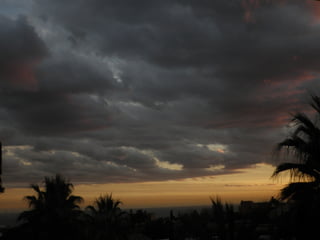 Confiàvem en els
adults perquè
tots eren pares,
mares o
familiars de tots
els nois
del carrer, del
barri,
de la ciutat ...
Teníem por de la
foscor, dels
gripaus, ratolins,
Viure en Català

 