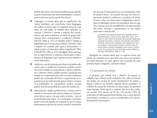 Unidade 4 
201 
Muitas educadoras encontram problemas para abordá-lo, 
pois comumente têm menos habilidades e conheci-mentos 
técnicos que boa parte dos alunos. 
„„Linguagens: é através delas que os significados dos 
‘textos’ midiáticos são construídos. Essas linguagens 
irão influir na leitura que os receptores fazem de cada 
texto, em cada mídia. O trabalho deve estimular “as 
crianças a observar e pensar a respeito das caracte-rísticas 
que estão presentes, ao invés de passar dire-tamente 
para a interpretação e a avaliação” (BAZAL-GETTE, 
1992, p. 212). O trabalho prático “amplia as 
habilidades das crianças para predizer, controlar e falar 
a respeito do caminho pelo qual a estruturação e a 
edição podem ser feitas para afetar o significado” (BA-ZALGETTE, 
1992, p. 212). Bazalgette alerta para que 
não se supervalorize os aspectos relacionados à mani-pulação 
da linguagem, que é apenas um dos assuntos a 
serem destacados. 
„„Audiências: um dos pressupostos básicos da mídia-edu-cação 
é que as audiências constroem sentidos a partir 
dos textos midiáticos, respondendo a fatores individu-ais 
e coletivos. Tanto a análise quanto a produção irão 
auxiliar na compreensão de como os textos midiáticos 
podem ser construídos de forma a responderem as ex-pectativas 
de um determinado grupo. Valorizar demais 
as possibilidades de manipulação implica assumir 
grande dose de passividade por parte das audiências. 
„„Representação: implica problematizar a forma como o 
mundo é visto através dos textos midiáticos. O pressu-posto 
básico aqui é o de que todos os textos – não só 
os produzidos pela mídia – são construídos, e portanto 
jamais serão um espelho da realidade. O que os textos 
apresentam são pontos de vista do mundo, construídos 
por pessoas. É importante levar em consideração, além 
do próprio texto e do mundo real que ele busca re-presentar, 
também a audiência e o produtor de mídia. 
Centrar o foco em temas como manipulação, estereó-tipos 
ou ideologia é pouco recomendável, uma vez que 
esta é apenas uma das possibilidades de representação 
dos textos. Abordar a representação na sua relação 
entre texto e mundo real 
possibilita que façamos poderosas ligações entre a 
representação e cada um dos aspectos-chave. Em 
cada um dos níveis de decisão da produção (agência), 
escolhas são feitas a respeito da seleção, exclusão e 
inclusão, bem como a respeito das categorias e das 
tecnologias. Tais escolhas afetam a forma como os 
textos fazem sentido (linguagem) bem como a forma 
como nós construímos os sentidos a partir deles (au-diência). 
(Bazalgette, 1992, p. 218) 
Bazalgette no entanto alerta que os aspectos-chave não 
devem ser tomados nem como leis nem como um currículo 
de mídia-educação, no qual agência será ensinada em uma 
período, depois categorias e assim por diante. 
3. A pesquisa de campo 
A pesquisa que realizei teve o objetivo de mapear os 
trabalhos que vinham sendo realizados com, sobre ou através 
das mídias nas escolas de ensino fundamental da cidade, e 
depois conhecer em detalhes algumas destas atividades. O 
trabalho de campo foi realizado em duas etapas. Na primeira 
etapa busquei dados gerais a respeito dos usos das mídias 
nas escolas. Tive retorno de 83 das 118 escolas (70%) do 
município. As informações foram obtidas com o corpo diretivo 
(particulares e estaduais) e com as coordenadoras de salas in-formatizadas 
(municipais) 
 