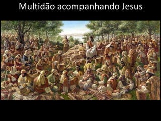 Multidão acompanhando Jesus
