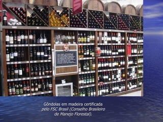 Gôndolas em madeira certificada pelo FSC Brasil (Conselho Brasileiro de Manejo Florestal). 