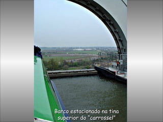 Barco estacionado na tinaBarco estacionado na tina
superior do “carrossel”superior do “carrossel”
 
