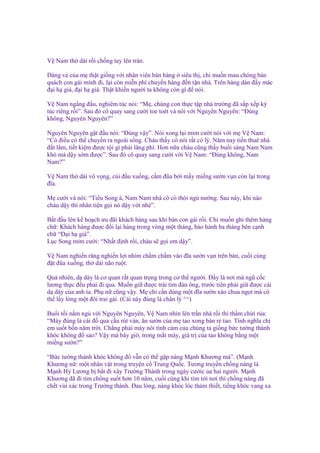 V Nam th dài r i ch ng tay lên trán.
Dáng v c a m th t gi ng v i nhân viên bán hàng siêu th , ch mu n mau chóng bán
quách con gái mình ñi, l i còn mi n phí chuy n hàng ñ n t n nhà. Trên hàng dán ñ y mác
ñ i h giá, ñ i h giá. Th t khi n ngư i ta không còn gì ñ nói.
V Nam ng ng ñ u, nghiêm túc nói: “M , chúng con th c t p nhà trư ng ñã s p x p ký
túc riêng r i”. Sau ñó cô quay sang cư i toe toét và nói v i Nguyên Nguyên: “Đúng
không, Nguyên Nguyên?”
Nguyên Nguyên g t ñ u nói: “Đúng v y”. Nói xong l i m m cư i nói v i m V Nam:
“Có ñi u có th chuy n ra ngoài s ng. Cháu th y cô nói r t có lý. Năm nay ti n thuê nhà
ñ t l m, ti t ki m ñư c t i gì ph i lãng phí. Hơn n a cháu cũng th y bu i sáng Nam Nam
khó mà d y s m ñư c”. Sau ñó cô quay sang cư i v i V Nam: “Đúng không, Nam
Nam?”
V Nam th dài vô v ng, cúi ñ u xu ng, c m ñũa b i m y mi ng sư n v n còn l i trong
ñĩa.
M cư i và nói: “Ti u Song à, Nam Nam nhà cô có thói ng nư ng. Sau này, khi nào
cháu d y thì nhân ti n g i nó d y v i nhé”.
B t ñ u lên k ho ch ưu ñãi khách hàng sau khi bán con gái r i. Ch mu n ghi thêm hàng
ch : Khách hàng ñư c ñ i l i hàng trong vòng m t tháng, b o hành ba tháng bên c nh
ch “Đ i h giá”.
L c Song m m cư i: “Nh t ñ nh r i, cháu s g i em d y”.
V Nam nghi n răng nghi n l i nhìm ch m ch m vào ñĩa sư n v n trên bàn, cu i cùng
ñ t ñũa xu ng, th dài não ru t.
Qu nhiên, d dày là cơ quan r t quan tr ng trong cơ th ngư i. Đ y là nơi mà ngũ c c
lương th c ñ u ph i ñi qua. Mu n gi ñư c trái tim ñàn ông, trư c tiên ph i gi ñư c cái
d dày c a anh ta. Ph n cũng v y. M ch c n dùng m t ñĩa sư n xào chua ng t mà có
th l y lòng m t ñôi trai gái. (Cái này ñúng là chân lý ^^)
Bu i t i n m ng v i Nguyên Nguyên, V Nam nhìn lên tr n nhà r i thì th m ch i r a:
“Mày ñúng là cái ñ qua c u rút ván, ăn sư n c a m tao xong bán r tao. Tình nghĩa ch
em su t b n năm tr i. Ch ng ph i mày nói tình c m c a chúng ta gi ng b c tư ng thành
khóc không ñ sao? V y mà bây gi , trong m t mày, giá tr c a tao không b ng m t
mi ng sư n?”
“B c tư ng thành khóc không ñ v n có th g p nàng M nh Khương mà”. (M nh
Khương n : m t nhân v t trong truy n c Trung Qu c. Tương truy n ch ng nàng là
M nh H Lương b b t ñi xây Trư ng Thành trong ngày cư ic a hai ngư i. M nh
Khương ñã ñi tìm ch ng su t hơn 10 năm, cu i cùng khi tìm t i nơi thì ch ng nàng ñã
ch t vùi xác trong Trư ng thành. Đau lòng, nàng khóc lóc th m thi t, ti ng khóc vang xa

 