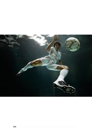 4.1.	 Planificação Sistémica. A modelação do
«jogar».	 57
4.1.1.	 A relação Princípios - momentos de jogo. Um
conceito de Especificidade.	 58
4.1.2.	 A Articulação dos Princípios, sub-princípios
e sub-princípios de sub-princípios no
desenvolvimento da Especificidade.	 60
4.1.3.	 A Articulação Hierarquizada dos Princípios de
Jogo. A modelação da Especificidade.	 64
4.2.	O exercício como veículo da Especificidade.	 67
4.2.1.	 A Intervenção do Treinador no
desenvolvimento da Especificidade.	 69
5.	 Padrão Semanal	 75
5.1.	O dia da competição.	 76
5.2.	 Terça-feira: Recuperação Activa:	 78
5.3.	Quarta-feira: Fracção Intermédia do «jogar».	 81
5.4.	Quinta-feira: A grande fracção do «jogar».
Dinâmica Complexa do «jogar».	 83
5.5.	Sexta-feira: Pequena fracção do «jogar».	 85
5.6.	Sábado: Predisposição para o jogo.	 87
5.7.	 AAlternância do Padrão semanal.	 88
6.	A análise desta Alternância Horizontal
Contextualizada através de um morfociclo.	 97
3ª Feira: Recuperação Activa através da
Abordagem mais parcelar do
«jogar»,ao nível dos sub-princípios	 104
4ª Feira:Abordagem da Fracção Intermédia
do «jogar»,ao nível da articulação
de sub - princípios	 107
5ª Feira:Abordagem da Dinâmica Completa
do «jogar»,ao nível da articulação
dos grandes princípios	 111
 