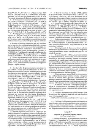 Diário da República, 1.ª série — N.º 250 — 30 de Dezembro de 2011                                                      5538-(53)

26.º, 28.º, 35.º, 40.º, 43.º e 45.º e os n.os 2 e 3 do artigo 162.º,      9 — O disposto no artigo 24.º da Lei n.º 55-A/2010,
todos da Lei n.º 55-A/2010, de 31 de Dezembro, alterada pe-            de 31 de Dezembro, alterada pelas Leis n.os 48/2011, de
las Leis n.os 48/2011, de 26 de Agosto, e 60-A/2011, de 30 de          26 de Agosto, e 60-A/2011, de 30 de Novembro, não se
Novembro, sem prejuízo do disposto nos números seguintes.              aplica para efeitos de conclusão, com aproveitamento, de
   2 — O abono mensal de representação previsto na alí-                estágio legalmente exigível para o ingresso nas carreiras
nea a) do n.º 1 do artigo 61.º do Decreto-Lei n.º 40-A/98, de          não revistas a que se refere o artigo 35.º da mesma lei.
28 de Fevereiro, alterado pelos Decretos-Leis n.os 153/2005,              10 — O procedimento de adaptação a que se refere o n.º 4
de 2 de Setembro, e 10/2008, de 17 de Janeiro, e pela Lei              do artigo 35.º da Lei n.º 55-A/2010, de 31 de Dezembro, al-
n.º 55-A/2010, de 31 de Dezembro, alterada pelas Leis                  terada pelas Leis n.os 48/2011, de 26 de Agosto, e 60-A/2011,
n.os 48/2011, de 26 de Agosto, e 60-A/2011, de 30 de Novem-            de 30 de Novembro, abrange, desde que compatível com as
bro, é, sem prejuízo das reduções previstas no artigo 19.º da          garantias de independência estabelecidas em disposições
Lei n.º 55-A/2010, de 31 de Dezembro, reduzido em 6 %.                 dos tratados que regem a União Europeia, todas as pessoas
   3 — As adaptações a que se refere a alínea t) do n.º 9 do ar-       colectivas de direito público dotadas de independência decor-
tigo 19.º da Lei n.º 55-A/2010, de 31 de Dezembro, alterada            rente da sua integração nas áreas de regulação, supervisão ou
pelas Leis n.os 48/2011, de 26 de Agosto, e 60-A/2011, de 30           controlo e deve ser concluído até 31 de Dezembro de 2012.
de Novembro, relativas a reduções remuneratórias no sector                11 — Os dirigentes máximos dos serviços abrangidos
público empresarial, são efectuadas pelas seguintes entidades:         pelo disposto no número anterior apresentam ao membro
   a) Membro do Governo responsável pela área das finan-               do Governo competente, no prazo de 180 dias após a en-
ças no que se refere às adaptações aplicáveis às empresas              trada em vigor da presente lei, proposta de alteração aos
públicas de capital exclusiva ou maioritariamente público              respectivos estatutos.
e às entidades públicas empresariais pertencentes ao sec-                 12 — O incumprimento do disposto no número anterior
tor empresarial do Estado, nos termos do Decreto-Lei                   determina a responsabilidade disciplinar do dirigente e
n.º 558/99, de 17 de Dezembro, alterado pelo Decreto-Lei               constitui fundamento para a cessação da respectiva co-
n.º 300/2007, de 23 de Agosto, e pelas Leis n.os 64-A/2008,            missão de serviço.
de 31 de Dezembro, e 55-A/2010, de 31 de Dezembro;                        13 — Todas as entidades públicas, independentemente
   b) Titulares dos órgãos executivos próprios das regiões             da respectiva natureza, institucional, associativa ou em-
autónomas e da administração local, relativamente às adap-             presarial, do seu âmbito territorial, nacional, regional ou
tações aplicáveis às entidades do sector empresarial re-               municipal, e do grau de independência ou autonomia, in-
gional e local, respectivamente, nos termos do respectivo              cluindo entidades reguladoras, de supervisão ou controlo,
estatuto e regime jurídico.                                            que, directamente ou por intermédio de terceiros, designa-
                                                                       damente fundos de pensões, paguem quaisquer pensões,
   4 — As alterações do posicionamento remuneratório                   subvenções ou outras prestações pecuniárias da mesma
que venham a ocorrer após 31 de Dezembro de 2012, não                  natureza, de base ou complementares, são obrigadas a
podem produzir efeitos em data anterior àquela, devendo                comunicar, mensalmente, à Caixa Geral de Aposentações,
considerar-se, assim, alterado em conformidade o disposto              os montantes abonados por beneficiário.
na alínea b) do n.º 3 do artigo 24.º da Lei n.º 55-A/2010,                14 — O incumprimento pontual do dever de comunica-
de 31 de Dezembro, alterada pelas Leis n.os 48/2011, de                ção estabelecido no número anterior constitui o dirigente
26 de Agosto, e 60-A/2011, de 30 de Novembro.                          máximo da entidade pública, pessoal e solidariamente res-
   5 — O tempo de serviço prestado durante a vigência do               ponsável, juntamente com o beneficiário, pelo reembolso à
artigo 24.º da Lei n.º 55-A/2010, de 31 de Dezembro, alte-             Caixa Geral de Aposentações das importâncias que esta venha
rada pelas Leis n.os 48/2011, de 26 de Agosto, e 60-A/2011,            a abonar indevidamente em consequência daquela omissão.
de 30 de Novembro, pelo pessoal referido no n.º 1 daquela                 15 — As pensões, subvenções e outras prestações pecu-
disposição não é contado para efeitos de promoção e pro-               niárias de idêntica natureza, pagas a um único titular, são
gressão, em todas as carreiras, cargos e, ou, categorias,              sujeitas a uma contribuição extraordinária de solidariedade,
incluindo as integradas em corpos especiais, bem como                  nos seguintes termos:
para efeitos de mudanças de posição remuneratória ou                     a) 25 % sobre o montante que exceda 12 vezes o valor
categoria nos casos em que estas apenas dependam do                    do indexante dos apoios sociais (IAS) mas que não ultra-
decurso de determinado período de prestação de serviço                 passe 18 vezes aquele valor;
legalmente estabelecido para o efeito.                                   b) 50 % sobre o montante que ultrapasse 18 vezes o IAS.
   6 — O disposto no artigo 24.º da Lei n.º 55-A/2010, de
31 de Dezembro, alterada pelas Leis n.os 48/2011, de 26 de                16 — O regime fixado no presente artigo tem natureza
Agosto, e 60-A/2011, de 30 de Novembro, não é impeditivo               imperativa, prevalecendo sobre quaisquer outras normas, es-
da prática dos actos necessários à obtenção de determina-              peciais ou excepcionais, em contrário e sobre instrumentos
dos graus ou títulos ou da realização da formação específica           de regulamentação colectiva de trabalho e contratos de traba-
que sejam exigidos, durante a vigência do presente artigo,             lho, não podendo ser afastado ou modificado pelos mesmos.
pela regulamentação específica das carreiras.
   7 — Quando a prática dos actos e ou a aquisição das                                         Artigo 21.º
habilitações ou da formação referidas no número anterior
implicar, nos termos das disposições legais aplicáveis, alte-                  Suspensão do pagamento de subsídios de férias
                                                                                        e de Natal ou equivalentes
ração da remuneração devida ao trabalhador, esta alteração
fica suspensa durante a vigência do presente artigo.                      1 — Durante a vigência do Programa de Assistência
   8 — As alterações da remuneração a que se refere o                  Económica e Financeira (PAEF), como medida excepcio-
número anterior que venham a ocorrer após a cessação de                nal de estabilidade orçamental é suspenso o pagamento
vigência do presente artigo não podem produzir efeitos                 de subsídios de férias e de Natal ou quaisquer prestações
reportados a data anterior àquela cessação.                            correspondentes aos 13.º e, ou, 14.º meses às pessoas a
 