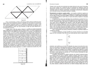 88 o EDIFÍCIO E SEU ACABAMENTO Revestimento de parede 89
Figura 5.32
Para o assentamento, ou melhor, colocação de pedras naturais Oaforma de reves-
timento, temos que inicialmente preparar a supertrcie que irá receber tal revestimento,
assim devemos inicialmente aplicar um chapiscado de argamassa de cimento e areia
1:4, a areia de preferência grossa, sendo que deverá ser introduzido um hidr6fugo, isto é,
um impermeabilizante comum que seja dissolvido na água que será utilizada para o
amassamento da mesma.
A seguir, feito o corte das pedras, chapa-se a supertrcie da parede já preparada
como chapiscado com argamassa mista de cimento e areia 1:4/12, isto é: argamassa de
cimento E1--ª[eia
1:4 com adição de cal na proporção de 1 de cal para 12 de argamassa de
cimentá e arêiQ 1:4, isto em volume. Ap6s chapada uma pequena área, comprime-se a
pedra nesta argamassa; assim, sucessivamente, as juntas serão sempre tomadas com
a sobra da compressão das pedras na argamassa chapada e complementada com pe-
quenas lascas da pr6pria pedra e alguma argamassa extra no contorno. É necessário
que, ap6s algumas horas da aplicação, lave-se a supertrcie das pedras para a remoção
da argamassa em excesso com uma escovinha de piaçaba, aquela que é utilizada para
lavar vasos sanitários; isto se faz necessário para evitar que posteriormente se necessi-
te lavar com ácido muriático, que poderá -queimar a supertrcie da pedra, dando uma colo-
ração amarelada à mesma, quando a solução ácida não for bem dosada. Na aplicação
de pedras ditas a seco, as mesmas são de dimensões bem menores; assim na fase de
aplicação n6s comprimimos as pequenas pedras na chapada como se estivéssemos
espetando uma almofada com estilete, de maneira que a fixação se faça unicamente pela
face posterior; não se coloca argamassa no contorno (espessura) da pedra (Fig. 5.33).
Figura 5.33
Quando se faz esse tipo de revestimento nas partes internas de uma casa, é necessário
,~ue se tome cuidado com a espessura final do revestimento em relação às caixas de
Interruptores, tomadas, pontos de luz, batentes e guarnições, para que não fiquem muito
enterradas dentro do referido revestimento, necessitando posteriormente adaptações
para colocação da placa, interruptores, tomadas e cano pias.
Revestimento de mánnore e granito polido - com relação ao mármore e granito, de-
vemos na escolha verificar a existência e quantidade de incrustações, pois isto desvalo-
riza em muito uma peça, pois nessas regiões o mármore e o granito perdem sensivelmen-
te sua resistência, sendo um ponto fraco, um ponto onde pode se quebrar no manuseio
ou no assentamento.
A espessura das peças para aplicação como revestimento de parede é de 2 cm.
Normalmente, executa-se o detalhe dos painéis partindo-se das medidas sobre a alvena-
ria sem revestimento algum, para termos as divisões, das placas mais uniformes possr-
veis, assim como as disposições das manchas e veios das placas obtidas do des-
dobramento dos blocos. Sabemos que os blocos trazidos das minas para a marmoraria
têm, às vezes, tonalidades diferentes, assim como podemos ter um bloco com incrusta-
ções e outro da mesma mina sem incrustação. Portanto, é necessário um dimensiona-
mento e uma numeração seqüencial das placas, para que, do corte do bloco com a res-
pectiva numeração, tenhamos uma razoável harmonia dos veios e desenho do painel.
Para o assentamento das placas, precisamos considerar a supertrcie de tijblos e a
superfrcie de concreto.
As placas, destinadas a revestir supertrcie de concreto, deverão ter na contra-face
grapas de ferro chumbadas (Fig. 5.34); nas que serão aplicadas sobre os tijojos são dis-
Figura 5.34
pensãveis. Isso justifica-se, por motivo da dilatação das peças de concreto; já na alve-
nariaisso não aparece, não justificando, portanto, as grapas. Costuma-se, também, para
ambos os casos, fazer uma demão de chapiscado na contra-face para melhorar a sua
fixação. O preparo da supertrcie que irá receber o revestimento de mármore ou granito
polido: se for de alvenaria, deverá receber 2 (duas) demãos de chapisco, de argamassa
de cimento e areia (grossa) na proporção de 1:4, não havendo necessidade de arga-
massa de regularização (emboço).
Entretanto, necessitamos de cuidados especiais com relação à espessura acaba-
da da parede, tendo em vista os batentes, registros, torneiras, caixas de luz, interrup-
tores e tomadas. Como é"dispensável a argamassa de regularização, ou seja, o emboço,
ganhamos esta espessura, devendo portanto na colocação da placa ter o prumo bem
tirado, assim como o nivelamento, deixando um espaço de 2 cm, aproximadamente,
entre a parede e a contra-face da placa. Em seguida, calafetamos as laterais e a base
com gesso, para evitar a fuga da nata de cimento fluido que é introduzida neste espaço
de 2 cm. A introdução da nata de cimento fluida é feita por partes (camadas de 10 a 15
cm), tendo sempre o cuidado de retirar todo o ar interior do espaço citado, assim como
 
