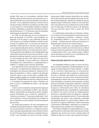 REFORMAS E REALIDADE: O CASO DO ENSINO DAS CIÊNCIAS


período. Mais uma vez as disciplinas científicas foram             educacionais, desde o emissor das políticas até a realida-
afetadas, agora de forma adversa, pois passaram a ter ca-          de das salas de aula, que têm mudado muito mais em fun-
ráter profissionalizante, descaracterizando sua função no          ção da deterioração das condições de trabalho do que por
currículo. A nova legislação conturbou o sistema, mas as           injunções legais. Infelizmente, mantém-se um ensino pre-
escolas privadas continuaram a preparar seus alunos para           cário com professores que enfrentam nas escolas proble-
o curso superior e o sistema público também se reajustou           mas de sobrecarga, de falta de recursos e de determina-
de modo a abandonar as pretensões irrealistas de forma-            ções que deveriam seguir sobre as quais não foram
ção profissional no 1º e 2º graus por meio de disciplinas          ouvidos.
pretensamente preparatórias para o trabalho.                          As modificações promovidas por diferentes elemen-
   Em 1996, foi aprovada uma nova Lei de Diretrizes e              tos ao longo dos diversos patamares de decisões que atu-
Bases da Educação, nº 9.394/96, a qual estabelece, no              am nos componentes curriculares – temáticas e conteú-
parágrafo 2o do seu artigo 1o, que a educação escolar de-          do, modalidades didáticas e recursos e processos de
verá vincular-se ao mundo do trabalho e à prática social.          avaliação – confluem para um cenário que raramente é o
O artigo 26 estabelece que “os currículos do ensino fun-           planejado pelos emissores do currículo teórico.
damental e médio devem ter uma base nacional comum,                   Na análise desse processo, tem papel fundamental a
a ser complementada pelos demais conteúdos curricula-              pesquisa feita no âmbito do ensino das ciências no Brasil
res especificados nesta Lei e em cada sistema de ensino”.          e que já constitui um significativo acervo de informações
A formação básica do cidadão na escola fundamental exige           e conhecimentos sobre o que acontece desde a elabora-
o pleno domínio da leitura, da escrita e do cálculo, a com-        ção de documentos normativos até a intimidade do ensi-
preensão do ambiente material e social, do sistema políti-         no das várias disciplinas científicas.
co, da tecnologia, das artes e dos valores em que se fun-
damenta a sociedade. O ensino médio tem a função de                MODALIDADES DIDÁTICAS E RECURSOS
consolidação dos conhecimentos e a preparação para o
trabalho e a cidadania para continuar aprendendo.                     As modalidades didáticas usadas no ensino das disci-
   Esse aprendizado inclui a formação ética, a autonomia           plinas científicas dependem, fundamentalmente, da con-
intelectual e a compreensão dos fundamentos científico-            cepção de aprendizagem de Ciência adotada. A tendên-
tecnológicos dos processos produtivos. Embora a lei in-            cia de currículos tradicionalistas ou racionalistas-
dique precariamente os valores e objetivos da educação             acadêmicos, apesar de todas as mudanças, ainda prevale-
nacional, espera-se que a escola forme o cidadão-traba-            cem não só no Brasil, mas também nos sistemas educa-
lhador-estudante quando, por exemplo, determina em seu             cionais de países em vários níveis de desenvolvimento.
artigo 80: “O Poder Público incentivará o desenvolvimento          Assumindo que o objetivo dos cursos é basicamente trans-
e a veiculação de programas de ensino a distância, em              mitir informação, ao professor cabe apresentar a matéria
todos os níveis e modalidades de ensino, e de educação             de forma atualizada e organizada, facilitando a aquisição
continuada.”                                                       de conhecimentos. Nos anos 60, o processo ensino-apren-
   Tenta-se colocar em prática essas prescrições legais por        dizagem era influenciado pelas idéias de educadores
meio de políticas centralizadas no MEC e que são deta-             comportamentalistas que recomendavam a apresentação
lhadas e especificadas em documentos oficias, abundan-             de objetivos do ensino na forma de comportamentos
temente distribuídos com os nomes de “parâmetros” e                observáveis, indicando formas de atingi-los e indicado-
“diretrizes curriculares”. Fazem parte ainda desses “indi-         res mínimos de desempenho aceitável. Foram elaboradas
cativos políticos” diversos instrumentos de avaliação em           classificações, das quais a mais conhecida, coordenada
que se explicitam as reais intenções da reforma proposta           por Benjamim Bloom, era a que dividia os objetivos edu-
pelo governo.                                                      cacionais em cognitivo-intelectuais, afetivo-emocionais
   No exame dessa proposta e de suas conseqüências na              e psicomotores-habilidades, organizados em escalas hie-
realidade da educação brasileira, é imprescindível anali-          rarquicamente mais complexas de comportamento.
sar em uma perspectiva histórica a evolução das concep-               Essa linha de trabalho teve papel significativo na edu-
ções curriculares preponderantes nesses últimos 50 anos,           cação brasileira e ainda hoje muitos dos processos de pla-
por meio dos quais foram expressos os desígnios dos go-            nejamento que ocorrem nas escolas constam apenas da
vernos e seus resultados nos vários níveis dos sistemas            redação de objetivos e metas, que em geral são esqueci-



                                                              87
 