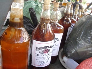 Plantas que são utilizadas em garrafada antiinflamatória: quixabeira, barbatimão, jucá, sucupira, gengibre, guaraná, favela, gergelim, catuaba, ubiratam, japecanga, cajueiro-roxo, ipê-roxo, embira, romã e aroeira.  Outra garrafada antiinflamatória: alcaçuz-da-praia, algodoeiro, ameixa, araticum, aroeira, barbatimão, barriguda, boldinho, bom-nome, capitãozinho, erva-doce, eucalipto, favela, fedegoso, jatobá, madre-cravo, orégano, quina-quina, quixabeira, romã, urtiga e velame. 