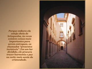 Porque embora ela esteja cheia de brinquedos, às vezes existem coisas mais importantes para serem entregues, os chamados “presentes invisíveis”. Em um lar dividido, ele procura trazer harmonia e paz na noite mais santa da cristandade.  