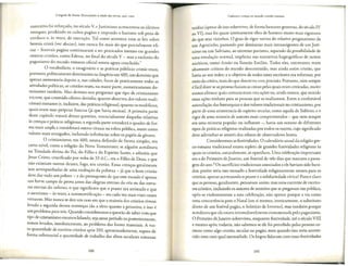 0 legado de Roma: Iluminando a idade das trevas, 400- 1 ooo
coercitiva foi refon;:ada, no seculo V,eJustiniano acrescentou os ultimos
retoques, proibindo os cultos pagaos e impondo o batismo sob pena de
confisco e, as vezes, de execU<;:ao.
Tal como aconrece com as leis sobre
heresia cristii (ver abaixo), isso nunca foi mais do que parcialmenre efi-
caz - festivais pagaos conrinuaram a ser praticados mesmo em grandes
cemros cristaos, como Edessa, no final do seculo V - mas a exclusao do
paganismo do mundo romano oficial estava agora concluida. 7
0 vocabulario, o imaginario e as praticas publicas cristas eram,
porranto, politicamenre dominances no Imperio em 400, um dominio que
apenas aumentaria depois; e, nas cidades, focos de praticamenre rndas as
atividades politicas, os eristaos eram, na maior parte, numericamente do-
minances tambem. Mas devemo-nos pergumar que tipo de cristianismo
era esse, que conteudo efetivo detinha, quanro absorveu dos valores tradi-
cionais romanos (e,inclusive, das pr:iricas religiosas),quanco os modificou,
quais eram suas pr6prias fissuras (ja que havia muitas). A primeira parte
deste capitulo tratara dessas quest6es, essencialmente daquelas relarivas
as crern;:ase praricas religiosas; a segunda parte esrendera o quadro de for-
ma mais ampla e considerad. outros rituais na esferapublica, assim como
valores mais arraigados, incluindo inferencias sabre OS papeis de genera.
0 cristianismo, em 400, estava definido de forma simples, em
certo nivel, como a religiao do Novo Testamento; se alguem acreditava
na Trindade divina do Pai, do Filho e do Espirito Santo, e admitia que
Jesus Cristo, crucificado por volta de 33 d.C., era o Filho de Deus, e que
nao exisriam outros deuses, logo, era cristao. Essas crern;:asgeralmente
iam acompanhadas de uma exalta<;:ao
da pobreza - ja que o born crisrao
deve dar rudo aos pobres - e do pressuposto de que este mundo e apenas
um breve campo de prova antes das alegrias eternas do ceu ou das torru-
ras erernas do inferno, o gue significava que o prazer era arriscado e que
o ascetismo - as vezes, a automonifica<;:ao- era cada vez mais vista como
virtuoso. Mas nunca se deu um caso em que a maioria dos cristaos rivesse
levado a segunda dessas senten<;:as
cao a serio quanto a primeira; e isso e
um problema para nos. Quando consideramos a questao de saber com que
tipo de cristianismo escamoslidando, sejanesseperiodo ou posteriormenre,
somos levados, imediacameme, ao problema das fontes materiais. A vas-
ta quanridade de escritos cristaos ap6s 350, aproximadamenre, supera de
forma substancial a quantidade de trabalho das dices seculares romanas
100
f Cultura e cren,;:ano rnundo cristiio romano
cardias(apesar de isso sobreviver,de forma bastanre generosa, do seculo IV
ao VI), mas foi quase inteiramente obra de homens muito mais rigorosos
do que seus vizinhos. 0 grau de rigor variou do relativo pragmacismo de
um Agoscinho, passando por denuncias mais incransigenres de um Jero-
nimo ou um Salviano, ao extrema purismo, separado da possibilidade de
uma emulas:ao normal, implicira nas narrativas hagiograficas de santos
asceticos, como Antao ou Simeao Esrilira. Todos eles, entreranto, eram
alramenre criticos do mundo descontraido, mas ainda assim crisrao, que
havia ao seu redor; e o objetivo de todos esses escritores era reformar, por
meio da critica, mais do que descrever com precisao. Porcanto, nem sempre
efacildizer seas pessoas faziam ascoisaspdas quais eram criticadas, muito
menos afirmar quao comuns eram tais a<;:6es
ou, ainda menos, que senrido
essasa<;:6es
cinham para as pessoas que as realizavam. Entre a conforcavel
assimila<;:ao
das hierarquias e dos valores tradkionais no cristianismo, por
parce de uma ariscocracia de espiriro secular, como aquela de Sidonia, e o
rigor de uma minoria de aucores mais comprometidos - que nem sempre
era uma minoria popular ou influence -, havia um oceano de diferentes
tipos de praticas religiosas realizadas por todos os outros, cujo significado
deve adivinhar-se atraves dos relacos de observadores hostis.
Consideremos as festividades. 0 calendario anual da religiao gre-
co-romana rradicional escavarepleto de grandes festividades religiosas as
quais os criscaos, naturalmente, seopunham. Uma celebra<;:ao
importaRte
era a do Primeiro de Janeiro, um festival de tres dias que marcava a passa-
gem do ano.8
Os sacrificios cradicionais associados a ele haviam sido bani-
dos; porem reria isso tornado a fesrividade religiosamente neucra para os
cristaos, apenas acentuando o prazer e a solidariedade civica?Parece claro
que aspessoas, geralmente, pensavam assim; mas uma corrente de escrito-
rescristaos, incluindo os autores de serm6es que scpregavam em publico,
opos-se violenramenre a essa celebras:ao, nao apenas porque a via como
uma concorrencia para o Natal (em si mesmo, ironicamenre, o subscituto
direto de um festival pagao, o Solsticio de Inverno), mas tambem porque
acreditava que elaestava irremediavelmente contaminada pelo paganismo.
0 Primeiro deJaneiro sobreviveu, enquanto festividade, are o seculo VIII
e mesmo ap6s; todavia, nao sabemos se ele foipercebido pelas pessoas co-
muns como algo cristao, secular ou pagao, nem quando isso ceriaaconte-
cido nem com qua! intensidade. Os bispos lidavam com essas festividades
101
 