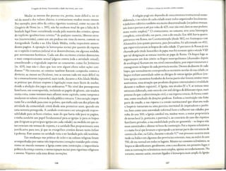 O legado de Roma: Tluminando a idade das trevas, 400-1000
Mudar as menres das pessoas era, porem, mais difkil e, no ni-
vel da moral e dos valores diarios, o cristianismo mudou muico menos.
Por exernplo, para alem da critica rigorista ocasional, como no caso de
Gregorio de Nissa (rn. c. 395),nao ha nenhurn sinal de que a falta deli-
berdade legal fosse considerada errada pela maioria dos cristaos, apesar
do explfcito igualitarismo cristao; 18
de qualquer maneira, libertar escra-
vos (manumissao), como um ato piedoso em vista da morte, comum na
Antiguidade Tardia e na Alta Idade Media, tinha impecaveis antece-
dentes pagaos. A oposic;ao as hierarquias sociais por questao de riqueza
ou o repudio a tortura judicial s6 se desenvolveram, em alguma medida,
por movimentos hereticos. Cada um dos escricores cristaos denunciou
o mau comportamento sexual (alguns contra toda a atividade sexual),
considerando a virgindade superior ao casamento, como fez Jeronimo
(m. 419), mas nao e claro que isso teve algum efeito sobre ac;6es coti-
dianas.19 No entanto, os cristaos tambem 6zeram campanha contra o
div6rcio; ao menos no Oc idenre, isso se tornou cada vez rnais dificil na
lei e evenrualmence impossivel, rnais tarde, durante a Alta Idade Media;
as pd.ticas que diziam respeito alegislac;ao erarn mais faceis de mudar,
donde a abolic;ao dos jogos em anfiteatros. 20
No nivel dos pressupostos
familiares, em contrapartida, incluindo os papeis de genero, nao mudou
muira coisa, como veremos mais adiante neste capitulo, como tampouco
mudaram os valores dvicos da vida publica romana. Uma exce1rao
impor-
tance foi a caridade para com os pobres, que tinha sido um dos pilares da
atividade da comunidade crista desde seus primeiros anos, quando era
uma minoria perseguida. A caridade continuou a ser uma grande respon-
sabilidade para os hons cristaos, mais do que havia sido para os pagaos,
e tinha tambem um papel fundamental para as igrejas (e para os bispos
que dirigiam as principais igrejas em cada cidade), na medida em que es-
tas cresciarn em termos de riqueza, e a caridade lhes proporcionava uma
justificativa para isso, ja que os evangelhos cristaos davam tanta enfase
apobreza. Esse acento na caridade viria a ser herdado pelo isla rambem.
Tais mudanc;as nas praticas de culto e na cultura religiosa foram
acompanhadas por outras tres importances inova1r6estrazidas pelo cristia-
nismo ao mundo romano: a Igreja como uma instituic;ao; a importancia
politica da crenc;acorreta; e novos espa1rossociais para rigoristas religiosos
e ascetas. Vejamos cada uma dessas inovac;oes.
106
Cultura e cren~a no mundo cristao romano
A religiao paga nao dependia de uma estrutura institucional muito
elaborada, e os cultos de cada cidade eram todos organizados localmente;
0
judaisrno rabinico rambem era muito descentralizado (osjudeus tiveram
um unico patriarca ate por volta de 425,mas nao esta daro seseus poderes
eram muiro amplos).21 0 cristianisrno, no entanto, teve urna hierarquia
complexa, coincidindo, em parte, corn a do estado. Em 400, havia quatro
patriarcas: em Roma, em Constantinopla (desde 381),em Antioquia e em
Alexandria (um quinto patriarca, para Jerusalem, foi adicionado em 451),
que supervisionavam os bispos de cada cidade. 0 patriarca de Roma ja era
chamado pelo titulo honori6co depapa, mas foisomente ap6s o seculoVIII
que cal designac;aose tornou restrita ao papa de Roma. Os bispos logo se
organizaram em dois niveis: os bispos rnetropolitanos (chamados depois
de arcebispos) ficavam em um nivel interrnediario, pois supervisionavam e
consagravam os bispos de cada provincia secular. Demro da diocese de cada
bispo, que normalmente correspondia ao territ6rio secular da sua cidade, os
bispos tinham autoridade sobre os clerigos de oucras igrejas publicas (em-
bora igrejas e mosteiros fundados de forma particular fossern rnuitas vezes
am6nomos, uma situa<;aoque produziu disputas interrninaveis e rivalidade
durance o milenio seguinte). A Igreja, nos seculos IV e V, se tornou uma
estrutura elaborada, com cercade cem mil derigos de diferentes tipos, mais
pessoas do que a administrac;ao civil, e sua riqueza crescia, de forrna conti-
uua, corno resultado de doa1r6espiedosas. Ernbora a insdtuic;ao nao fos-se
parte do estado, a sua riqueza e a coesao institucional que abarcava todo
o Irnperio tornavarn-na uma parceira inevitivel de imperadores e prefei-
tos, bern como urna autoridade informal forte e influence nas cidades; por
volta do ano 500, a Igreja catedral era, rnuitas vezes, a rnaior proprietaria
de cerraslocal (e, portanto, a patrona) e, ao contrario do caso das riquezas
familiares privadas, a sua estabilidade pod ia ser garantida - os bispos nao
eram autorizados a alienar os hens da institui1rao. Foi a riqueza eclesiastica
e o status local que levaram o episcopado a se tornar parte das estruturas de
carreira da elite, na Galia, durante o seculo V;22
esseprocesso ocorreu mais
tarde na Italia e em algurnas das provincias oriemais, mas, ao redor do ano
550,eleera normal em rodos oslugares.Mesrno no contexto eclesiastico,os
bispos seidentificavarn, geralmente, com asua diocese, em primeiro lugar,e
com as institui1r6eseclesiasticasrnais amplas, apenas secundariamente. No
entanto, mesmo assim, estavam ligados ahierarquia rnais arnpla da Igreja:
107
 
