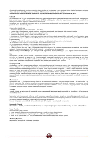 El cuerpo del cuentalitros está provisto de 4 agujeros ciegos roscables M5 (ver diagrama 2) para permitir su posible fijación. La entrada de partículas
sólidas en la cámara de medida puede causar problemas al funcionamiento correcto del disco oscilante.
Proceder siempre al filtrado del fluido instalando un filtro flujo arriba del cuentalitros (filtro recomendado de 400 p).
Calibrado
Los cuentalitros K44./ K33 son precalibrados en fábrica para su utilización con gasóleo. Puesto que las condiciones específicas de funcionamiento
(tales como el caudal real, la naturaleza y la temperatura del fluido medido) pueden influir sobre la precisión del instrumento, un recalibrado en
campo puede efectuarse después de haber terminado la instalación.
En cualquier caso, un recalibrado es necesario cada vez que el instrumento sea desmontado para operaciones de mantenimiento o cuando se utilice
para medir fluidos diferentes del gasóleo.
Cómo realizar el calibrado
1. Desenroscar el tapón del cierre (ver diagrama 1, pos. «14»)
2. Eliminar todo el aire del sistema, (bomba, conductos, cuentalitros) suministrando hasta obtener un flujo completo y regular.
3. Detener el flujo cerrando la pistola de suministro sin parar la bomba.
4. Poner a cero el indicador parcial actuando sobre la manilla (pos. «2»).
5. Suministrar con el caudal deseado, y con la mejor precisión, en un recipiente graduado de capacidad no inferior a 20 litros. No reducir el caudal
para alcanzar la zona graduada del recipiente calibrado; la técnica correcta consiste en arrancar y parar repetidamente el flujo a caudal constante hasta
el llenado deseado.
6. Comparar la indicación del recipiente tarado (valor verdadero) con la indicación del cuentalitros (valor indicado).
- Si el valor indicado es mayor que el valor verdadero, aflojar el tornillo (pos. «13»);
- Si el valor indicado es menor que el valor verdadero, apretar el tornillo (pos. «13»).
7. Repetir las operaciones 4 - 6 hasta que la precisión resulte satisfactoria.
8. Enroscar a fondo el tapón (pos. «14»). La guarnición de junta tórica (pos. «11»), de la que está provista el tornillo de calibración, tiene la función
de impedir el aflojamiento accidental del tornillo de regulación y no tiene funciones de estanqueidad.
El nuevo montaje correcto del tapón (pos. «14») provisto de la guarnición de estanqueidad («pos. «12»), es por lo tanto siempre necesario.
Uso
El cuentalitros K44 / K33, una vez instalado y eventualmente calibrado, está listo para su empleo. Girar la manilla de Reposición (ver diagrama 1,
pos. «12») (en el sentido de las agujas del re!oj, si está montada a la izquierda del cuentalitros, y en sentido contrario a las agujas del reloj, si está
montada a la derecha) hasta el completo de indicador parcial. El indicador del total no puede, de ningún modo, ponerse a cero. Asegurarse de que,
durante el uso, la presión de funcionamiento no supere el valor indicado en el apartado «Datcc Técnicos».
Uso por gravedad
El cuentalitros K44 / K33 puede utilizarse también en instalaciones desprovistas de bombas, en las cuales el flujo se genera por el desnivel entre el
fluido en el depósito y la boca de salida de la pistola de suministro. A modo de referencia, un sistema constituido por un depósito fuera de tierra, con
cuentalitros instalado inmediatamente flujo abajo del depósito, con un conducto flexible de 1 pulgada y 3 metros y pistola manual tipo Self 2000,
garantiza un caudal aproximado de 30 litros/min. si el desnivel no es inferior a 1,5 metros. Mayores longitudes de los conductos o pistolas de
suministro, que generan mayores pérdidas de carga, reducen el caudal a igualdad de desnivel disponible.
El uso por gravedad es desaconsejado en el caso de desniveles inferiores a 1 metro, puesto que el bajo caudal que se obtiene lleva al cuentalitros a
funcionar fuera de su campo de precisión garantizada. En el caso de instalación por gravedad es siempre aconsejable un calibrado en campo del
cuentalitros.
Mantenimiento
El cuentalitros K44 / K33 no requiere ninguna operación de mantenimiento ordinario si está correctamente instalado y es bien utilizado. Una
filtración inadecuada, flujo arriba del cuentalitros, puede causar atascamientos o desgaste de la cámara de medida con consecuencias sobre la
precisión del instrumento. Cuando se manifiesta dicho problema (ver apartado «Problemas, causas y soluciones»), hay que proceder al desmontaje de
la cámara de medida, tal como se indica en el apartado «Desmontaje / Montaje».
Atención:
Antes de efectuar las operaciones de desmontaje, asegurarse siempre de que todo el líquido haya salido del cuentalitros y de los conductos
conectados al mismo.
Para realizar la limpieza necesaria, utilizar un cepillo suave o una pequeña herramienta (por ejemplo, un destornillador), prestando atención a no
dañar la cámara o el disco durante la limpieza. Inspeccionar con cuidado el cuentalitros y sustituir las partes posiblemente dañadas usando exclusivamente
los repuestos originales ilustrados en el diagrama 1 «Despiece y lista de repuestos».
Proceder siempre a un nuevo calibrado del cuentalitros después de la limpieza o la sustitución de componentes.
Desmontaje / Montaje
El cuentalitros K44 / K33 puede desmontarse fácilmente en sus componentes principales sin requerir el desmontaje del cuerpo de los conductos.
Grupo Contador
Para desmontar el grupo contador:
a. extraer la manilla de Reposición empuñándola firmemente y tirando con fuerza en sentido axial;
b. aflojar los cuatro tornillos (ver diagrama 1, pos. «7») de fijación de la tapa del contador;
c. aflojar los dos tornillos (pos. «5»). Para volver a montar el grupo efectúe las operaciones en orden inverso.
Manilla de Reposición
Para modificar la posición de la manilla de Reposición:
 