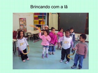 Brincando com a lã
 