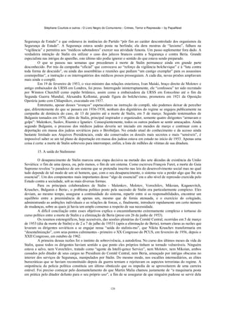 Stéphane Courtois e outros - O Livro Negro do Comunismo - Crimes, Terror e Repressão – by PapaiNoel



Segurança de Estado” e que ordenava às instâncias do Partido “pôr fim ao caráter descontrolado dos organismos da
Segurança de Estado”. A Segurança estava sendo posta na berlinda; ela dera mostras de “laxismo”, falhara na
“vigilância” e permitira aos “médicos sabotadores” exercer sua atividade funesta. Um passo suplementar fora dado. A
verdadeira intenção de Stalin era utilizar o caso dos jalecos brancos contra a Segurança e contra Beria. Grande
especialista nas intrigas do aparelho, este último não podia ignorar o sentido do que estava sendo preparado.
         O que se passou nas semanas que precederam à morte de Stalin permanece ainda em grande parte
desconhecido. Por trás da campanha “oficial” que convocava ao “reforço da vigilância bolchevique” e à “luta contra
toda forma de descuido”, ou ainda das assembléias e reuniões que pediam “um castigo exemplar” para os assassinos
cosmopolitas”, a instrução e os interrogatórios dos médicos presos prosseguiam. A cada dia, novas prisões ampliavam
mais ainda o complô.
         Em 19 de fevereiro de 1953, o vice-ministro das relações exteriores, Ivan Maiski, braço direito de Molotov e
antigo embaixador da URSS em Londres, foi preso. Interrogado ininterruptamente, ele “confessou” ter sido recrutado
por Winston Churchill como espião britânico, assim como a embaixadora da URSS em Estocolmo até o fim da
Segunda Guerra Mundial, Alexandra Kollontai, grande figura do bolchevismo, promotora em 1921 da Oposição
Operária junto com Chliapnikov, executado em 1937.
         Entretanto, apesar desses “avanços” espetaculares na instrução do complô, não podemos deixar de perceber
que, diferentemente do que se passara em 1936-1938, nenhum dos dignitários do regime se engajou publicamente na
campanha de denúncia do caso, de 13 de janeiro até a morte de Stalin, em 5 de março. Segundo testemunhos de
Bulganin tomados em 1970, além de Stalin, principal inspirador e organizador, somente quatro dirigentes “armavam o
golpe”: Malenkov, Suslov, Riumin e Ignatiev. Conseqíientemente, todos os outros podiam se sentir ameaçados. Ainda
segundo Bulganin, o processo dos médicos judeus deveria ser iniciado em meados de março e continuar com a
deportação em massa dos judeus soviéticos para o Birobidjan. No estado atual do conhecimento e da acesso ainda
bastante limitado aos Arquivos Presidenciais, onde são conservados os dossiês mais secretos e mais “sensíveis”, é
impossível saber se um tal plano de deportação em massa dos judeus estava em estudo no início de 1953. Apenas uma
coisa é certa: a morte de Stalin sobreveio para interromper, enfim, a lista de milhões de vítimas de sua ditadura.

        15. A saída do Stalinismo

         O desaparecimento de Stalin marcou uma etapa decisiva na metade das sete décadas de existência da União
Soviética: o fim de uma época, ou, pelo menos, o fim de um sistema. Como escreveu François Furet, a morte do Guia
Supremo revelou “o paradoxo de um sistema que se pretendia inscrito nas leis do desenvolvimento social mas no qual
tudo depende de tal modo de um só homem, que, com o seu desaparecimento, o sistema veio a perder algo que lhe era
essencial”. Um dos componentes mais importantes desse “algo de essencial” era o alto nível de repressão exercida pelo
Estado contra a sociedade, sob as mais diversas formas.
         Para os principais colaboradores de Stalin - Malenkov, Molotov, Vorochilov, Mikoian, Kaganovitch,
Kruschev, Bulganin e Beria-, o problema político posto pela sucessão de Stalin era particularmente complexo. Eles
deviam, ao mesmo tempo, assegurar a continuidade do sistema, repartir entre si as responsabilidades, encontrar um
equilíbrio entre a preeminência de apenas um, mesmo que de fornia atenuada, e o exercício do colegiado,
administrando as ambições individuais e as relações de forcas, e, finalmente, introduzir rapidamente um certo número
de mudanças, sobre as quais já havia um amplo consenso a respeito de sua necessidade.
         A difícil conciliação entre esses objetivos explica o encaminhamento extremamente complexo e tortuoso do
curso político entre a morte de Stalin e a eliminação de Beria (preso em 26 de junho de 1953).
         Os resumos estenográficos, hoje acessíveis, das sessões plenárias do Comitê Central, ocorridas em 5 de março
de 1953 (dia da morte de Stalin) e de 2 a 7 de julho de 19531 (após a eliminação de Beria), tornam claras as razões que
levaram os dirigentes soviéticos a se engajar nessa “saída do stalinis-mo”, que Nikita Kruschev transformaria em
“desestalinização”, com seus pontos culminantes - primeiro o XX Congresso do PCUS, em fevereiro de 1956, depois o
XXII Congresso, em outubro de 1962.
         A primeira dessas razões foi o instinto de sobrevivência, a autodefesa. No curso dos últimos meses da vida de
Stalin, quase todos os dirigentes haviam sentido a que ponto eles próprios tinham se tornado vulneráveis. Ninguém
estava a salvo, nem Vorochilov, tratado como “agente da Intelli-gence Service”, nem Molotov, nem Mikoian, ambos
cassados pelo ditador de seus cargos no Presidium do Comitê Central, nem Beria, ameaçado por intrigas obscuras no
interior dos serviços de Segurança, manipulados por Stalin. Do mesmo modo, nos escalões intermediários, as elites
burocráticas que se haviam reconstituído depois da guerra temiam e rejeitavam os aspectos terroristas do regime. A
onipotência da polícia política constituía um último obstáculo que os impedia de se aproveitarem de uma carreira
estável. Foi preciso começar pelo desmantelamento do que Martin Malia chamou justamente de “a maquinaria posta
em prática pelo ditador defunto para o seu próprio uso”, a fim de se assegurar de que ninguém pudesse se servir dela


                                                            126
 