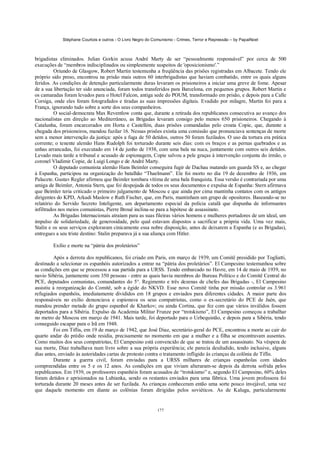 Stéphane Courtois e outros - O Livro Negro do Comunismo - Crimes, Terror e Repressão – by PapaiNoel



brigadistas eliminados. Julian Gorkin acusa André Marty de ser “pessoalmente responsável” por cerca de 500
execuções de “membros indisciplinados ou simplesmente suspeitos de 'oposicionismo'.”
          Oriundo de Glasgow, Robert Martin testemunha a freqüência das prisões registradas em Albacete. Tendo ele
próprio sido preso, encontrou na prisão mais outros 60 interbrigadistas que haviam combatido, entre os quais alguns
feridos. As condições de detenção particularmente duras levaram os prisioneiros a iniciar uma greve de fome. Apesar
de a sua libertação ter sido anunciada, foram todos transferidos para Barcelona, em pequenos grupos. Robert Martin e
os camaradas foram levados para o Hotel Falcon, antiga sede do POUM, transformado em prisão, e depois para a Calle
Corsiga, onde eles foram fotografados e tiradas as suas impressões digitais. Evadido por milagre, Martin foi para a
França, ignorando tudo sobre a sorte dos seus companheiros.
          O social-democrata Max Reventlow conta que, durante a retirada dos republicanos consecutiva ao avanço dos
nacionalistas em direção ao Mediterrâneo, as Brigadas levaram consigo pelo menos 650 prisioneiros. Chegando à
Catalunha, foram encarcerados em Horta e Castellón, duas prisões comandadas pelo croata Copie, que, durante a
chegada dos prisioneiros, mandou fuzilar 16. Nessas prisões existia uma comissão que pronunciava sentenças de morte
sem a menor intervenção da justiça: após a fuga de 50 detidos, outros 50 foram fuzilados. O uso da tortura era prática
corrente; o tenente alemão Hans Rudolph foi torturado durante seis dias: com os braços e as pernas quebrados e as
unhas arrancadas, foi executado em 14 de junho de 1938, com uma bala na nuca, juntamente com outros seis detidos.
Levado mais tarde a tribunal e acusado de espionagem, Copie salvou a pele graças à intervenção conjunta do irmão, o
coronel Vladimir Copie, de Luigi Longo e de André Marty.
          O deputado comunista alemão Hans Beimler conseguira fugir de Dachau matando um guarda SS e, ao chegar
à Espanha, participou na organização do batalhão “Thaelmann”. Ele foi morto no dia 19 de dezembro de 1936, em
Palacete. Gustav Regler afirmou que Beimler tombara vítima de uma bala franquista. Essa versão é contrariada por uma
amiga de Beimler, Antonia Stern, que foi despojada de todos os seus documentos e expulsa de Espanha: Stern afirmava
que Beimler teria criticado o primeiro julgamento de Moscou e que ainda por cima mantinha contatos com os antigos
dirigentes do KPD, Arkadi Maslow e Ruth Fischer, que, em Paris, mantinham um grupo de opositores. Baseando-se no
relatório do Servido Secreto Inteligente, um departamento especial da polícia catalã que dispunha de informantes
infiltrados nos meios comunistas, Pierre Broué inclina-se para a hipótese de assassinato.
          As Brigadas Internacionais atraíam para as suas fileiras vários homens e mulheres portadores de um ideal, um
impulso de solidariedade, de generosidade, pelo qual estavam dispostos a sacrificar a própria vida. Uma vez mais,
Stalin e os seus serviços exploraram cinicamente essa nobre disposição, antes de deixarem a Espanha (e as Brigadas),
entregues a seu triste destino: Stalin preparava já a sua aliança com Hitler.

        Exílio e morte na “pátria dos proletários”

          Após a derrota dos republicanos, foi criado em Paris, em março de 1939, um Comitê presidido por Togliatti,
destinado a selecionar os espanhóis autorizados a entrar na “pátria dos proletários”. El Campesino testemunhou sobre
as condições em que se processou a sua partida para a URSS. Tendo embarcado no Havre, em 14 de maio de 1939, no
navio Sibéria, juntamente com 350 pessoas - entre as quais havia membros do Bureau Político e do Comitê Central do
PCE, deputados comunistas, comandantes do 5°. Regimento e três dezenas de chefes das Brigadas -, El Campesino
assistiu à reorganização do Comitê, sob a égide do NKVD. Esse novo Comitê tinha por missão controlar os 3.961
refugiados espanhóis, imediatamente divididos em 18 grupos e enviados para diferentes cidades. A maior parte dos
responsáveis no exílio denunciava e espionava os seus compatriotas, como o ex-secretário do PCE de Jaén, que
mandou prender metade do grupo espanhol de Kharkov; ou ainda Cortina, que fez com que vários inválidos fossem
deportados para a Sibéria. Expulso da Academia Militar Frunze por “trotskismo”, El Campesino começou a trabalhar
no metro de Moscou em março de 1941. Mais tarde, foi deportado para o Uzbequistão, e depois para a Sibéria, tendo
conseguido escapar para o Irã em 1948.
          Foi em Tiflis, em 19 de março de 1942, que José Diaz, secretário-geral do PCE, encontrou a morte ao cair do
quarto andar do prédio onde residia, precisamente no momento em que a mulher e a filha se encontravam ausentes.
Como muitos dos seus compatriotas, El Campesino está convencido de que se tratou de um assassinato. Na véspera de
sua morte, Diaz trabalhava num livro sobre a sua própria experiência; ele parecia desiludido, tendo inclusive, alguns
dias antes, enviado às autoridades cartas de protesto contra o tratamento infligido às crianças da colônia de Tiflis.
          Durante a guerra civil, foram enviadas para a URSS milhares de crianças espanholas com idades
compreendidas entre os 5 e os 12 anos. As condições em que viviam alteraram-se depois da derrota sofrida pelos
republicanos. Em 1939, os professores espanhóis foram acusados de “trotskismo” e, segundo El Campesino, 60% deles
foram detidos e aprisionados na Lubianka, sendo os restantes enviados para uma fábrica. Uma jovem professora foi
torturada durante 20 meses antes de ser fuzilada. As crianças conheceram então uma sorte pouco invejável, uma vez
que daquele momento em diante as colônias foram dirigidas pelos soviéticos. As de Kaluga, particularmente


                                                            177
 