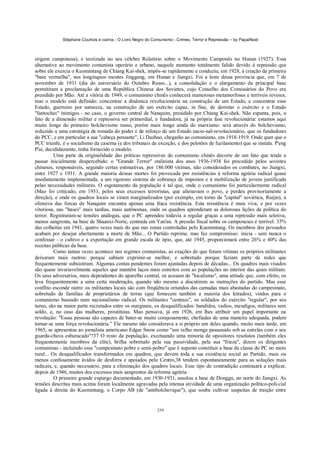 Stéphane Courtois e outros - O Livro Negro do Comunismo - Crimes, Terror e Repressão – by PapaiNoel



origem camponesa), e teorizada no seu célebre Relatório sobre o Movimento Camponês no Hunan (1927). Essa
alternativa ao movimento comunista operário e urbano, naquele momento totalmente falido devido à repressão que
sobre ele exercia o Kuomintang de Chiang Kai-shek, impôs-se rapidamente e conduziu, em 1928, à criação da primeira
"base vermelha", nos longínquos montes Jinggang, em Hunan e Jiangxi. Foi a leste dessa província que, em 7 de
novembro de 1931 (dia do aniversário do Outubro Russo...), a consolidação e o alargamento da principal base
permitiram a proclamação de uma República Chinesa dos Sovietes, cujo Conselho dos Comissários do Povo era
presidido por Mão. Até a vitória de 1949, o comunismo chinês conhecerá numerosas metamorfoses e terríveis reveses,
mas o modelo está definido: concentrar a dinâmica revolucionária na construção de um Estado, e concentrar esse
Estado, guerreiro por natureza, na construção de um exército capaz, in fine, de derrotar o exército e o Estado
"fantoches" inimigos - no caso, o governo central de Nanquim, presidido por Chiang Kai-shek. Não espanta, pois, o
fato de a dimensão militar e repressiva ser primordial, e fundadora, já na própria fase revolucionária: estamos aqui
muito longe do primeiro bolchevismo russo, porém mais longe ainda do marxismo: será através do bolchevismo,
reduzido a uma estratégia de tomada do poder e de reforço de um Estado nacio-nal-revolucionário, que os fundadores
do PCC, e em particular a sua "cabeça pensante", Li Dazhao, chegarão ao comunismo, em 1918-1919. Onde quer que o
PCC triunfe, é o socialismo da caserna (e dos tribunais de exceção, e dos pelotões de fuzilamento) que se instala. P'eng
P'ai, decididamente, tinha fornecido o modelo.
          Uma parte da originalidade das práticas repressivas do comunismo chinês decorre de um fato que tende a
passar inicialmente despercebido: o "Grande Terror" stalinista dos anos 1936-1938 foi precedido pelos sovietes
chineses, responsáveis, segundo certas estimativas, por 186.000 vítimas, não considerados os combates, no Jiangxi,
entre 1927 e 1931. A grande maioria dessas mortes foi provocada por resistências à reforma agrária radical quase
imediatamente implementada, a um rigoroso sistema de cobrança de impostos e à mobilização de jovens justificada
pelas necessidades militares. O esgotamento da população é tal que, onde o comunismo foi particularmente radical
(Mao foi criticado, em 1931, pelos seus excessos terroristas, que alienavam o povo, e perdeu provisoriamente a
direção), e onde os quadros locais se viram marginalizados (por exemplo, em torno da "capital" soviética, Ruijin), a
ofensiva das forcas de Nanquim encontra apenas uma fraca resistência. Esta resistência é mais viva, e por vezes
vitoriosa, nas "bases" mais tardias, mais autônomas, onde os quadros aprenderam as dolorosas lições da política do
terror. Registraram-se tensões análogas, que o PC aprendeu todavia a regular graças a uma repressão mais seletiva,
menos sangrenta, na base de Shaanxi-Norte, centrada em Yan'an. A pressão fiscal sobre os camponeses é terrível: 35%
das colheitas em 1941, quatro vezes mais do que nas zonas controladas pelo Kuomintang. Os membros dos povoados
acabam por desejar abertamente a morte de Mão... O Partido reprime, mas faz compromisso: inicia - sem nunca o
confessar - o cultivo e a exportação em grande escala de ópio, que, até 1945, proporcionará entre 26% e 40% das
receitas públicas da base.
          Como tantas vezes acontece nos regimes comunistas, as exações de que foram vítimas os próprios militantes
deixaram mais rastros: porque sabiam exprimir-se melhor, e sobretudo porque faziam parte de redes que
frequentemente subsistiram. Algumas contas pendentes foram ajustadas depois de décadas... Os quadros mais visados
são quase invariavelmente aqueles que mantêm laços mais estreitos com as populações no interior das quais militam.
Os seus adversários, mais dependentes do aparelho central, os acusam de "localismo", uma atitude que, com efeito, os
leva frequentemente a uma certa moderação, quando não mesmo a discutirem as instruções do partido. Mas esse
conflito esconde outro: os militantes locais são com freqüência oriundos das camadas mais abastadas do campesinato,
sobretudo de famílias de proprietários de terras (que fornecem também a maioria dos letrados), vindos para o
comunismo baseado num nacionalismo radical. Os militantes "centrais", os soldados do exército "regular", por seu
turno, são na maior parte recrutados entre os marginais, os desqualificados: bandidos, vadios, mendigos, militares sem
soldo, e, no caso das mulheres, prostitutas. Mao pensava, já em 1926, em lhes atribuir um papel importante na
revolução: "Essas pessoas são capazes de bater-se muito corajosamente; chefiadas de uma maneira adequada, podem
tornar-se uma força revolucionária.” Ele mesmo não considerava a si próprio um deles quando, muito mais tarde, em
1965, se apresentou ao jornalista americano Edgar Snow como "um velho monge passeando sob as estrelas com o seu
guarda-chuva esburacado"?37 O resto da população, excetuando uma minoria de opositores resolutos (também eles
frequentemente membros da elite), brilha sobretudo pela sua passividade, pela sua "frieza", dizem os dirigentes
comunistas - incluindo esse "campesinato pobre e semi-pobre" que é suposto constituir a base da classe do PC no meio
rural... Os desqualificados transformados em quadros, que devem toda a sua existência social ao Partido, mais ou
menos confusamente ávidos de desforra e apoiados pelo Centro,38 tendem espontaneamente para as soluções mais
radicais, e, quando necessário, para a eliminação dos quadros locais. Esse tipo de contradição continuará a explicar,
depois de 1946, muitos dos excessos mais sangrentos da reforma agrária.
          O primeiro grande expurgo documentado, em 1930-1931, assolou a base de Donggu, no norte do Jiangxi. As
tensões descritas mais acima foram localmente agravadas pela intensa atividade de uma organização político-poli-cial
ligada à direita do Kuomintang, o Corpo AB (de "antibolchevique"), que soube cultivar suspeitas de traição entre


                                                            239
 