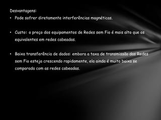 O campo elétrico é perpendicular ao campo magnético.