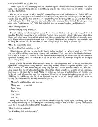 CÇm tay nhau/ biÕt nãi g× / h«m nay
  C¸i xao xuyÕn båi håi cña lßng ngêi ®· cån cµo næi sãng trªn c©u th¬ thÓ hiÖn c¸ch thÇn t×nh chót ngËp
ngõng chøa chan t×nh th¬ng mÕn, t¹o ra mét kho¶ng lÆng ®Çy biÓu c¶m ®Ó chuçi c©u hái tiÕp theo vang lªn
dån dËp, tha thiÕt h¬n.
  Mêi hai c©u lôc b¸t cßn l¹i lµ lêi cña ngêi ë, cÊu t¹o b»ng s¸u c©u hái nh kh¬i s©u vµo kû niÖm. Mçi c©u
hái ®Òu gîi l¹i nh÷ng g× tiªu biÓu nhÊt cña ViÖt B¾c qua nh÷ng h×nh ¶nh chän läc gîi c¶m: Ma nguån,
suèi lò, m©y mï, Nh÷ng h×nh ¶nh chän läc võa ch©n thùc võa th¬ méng; “H¾t hiu lau x¸m ®Ëm ®µ lßng
son” Nh÷ng c©u th¬ cã kh¶ n¨ng diÔn biÕn nh÷ng kh¸i niÖm trõu tîng thµnh h×nh ¶nh ®Çy c¶m gi¸c sèng
®éng cô thÓ “mèi thï nÆng vai”. NghÖ thuËt nh©n ho¸ còng t¹o nªn sù sèng ®éng cho h×nh ¶nh th¬:
“M×nh vÒ rõng nói nhí ai
Tr¸m bïi ®Ó rông, m¨ng mai ®Ó giµ”
  T×nh c¶m cña ngêi ë ®èi víi ngêi ®i xem ra ®îc thÓ hiÖn s©u kÝn h¬n c¶ trong c©u th¬ nµy, chØ 14 ch÷
mµ chøa ®ùng biÕt bao quyÕn luyÕn nhí th¬ng: Ngêi ®i råi c¶ mét miÒn rõng trë nªn hoang v¾ng, tr¸m
kh«ng ngêi nhÆt, m¨ng kh«ng ai h¸i, c¶ nói rõng còng mong nhí ®Õn thÉn thê. Nh mét th«ng lÖ trong
cuéc chia tay gi÷a nh÷ng ngêi th©n thiÕt, ngêi ta thêng ®Èy thêi gian vÒ qu¸ khø ®Ó cha xa ®· nhí, cha biÖt
®· th¬ng. §Ó trªn nÒn xóc c¶m nµy, dßng håi tëng nh÷ng kØ niÖm th©n th¬ng ïa vÒ m·nh liÖt.
“M×nh ®i, m×nh cã nhí m×nh
T©n Trµo, Hång Th¸i, m¸i ®×nh, c©y ®a”
  Nh×n tho¸ng qua, tæ chøc c¸c c©u th¬ ®Òu lÆp l¹i ë phÐp l¸y ®Çu 6 c©u: M×nh ®i, m×nh vÒ. “§i”, “VÒ”
vèn ngîc chiÒu tr¸i híng, song ë ®©y l¹i ®ång nhÊt mét ph¬ng Ph¶i ch¨ng niÒm tin gi¶n dÞ mµ rÊt thùc
cña c¶ ngêi ®i vµ ngêi ë ®· thæi vµo c©u ch÷, lµm nªn chót cho¸ng ngîp bèi rèi cña ng«n tõ, thÓ hiÖn m¹ch
ngÇm v¨n b¶n trong chiÒu s©u th¬ ca: Ra ®i ®Ó hÑn vÒ. ViÖt B¾c ®· trë thµnh quª h¬ng thø hai cña ngêi
c¸n bé kh¸ng chiÕn.
  Nh÷ng kû niÖm ®îc gîi nhí ®Òu lµ nh÷ng kû niÖm cña cuéc sèng chung, t×nh c¸n bé víi nh©n d©n chia
ngät sÎ bïi, chung gian lao, chung mèi thï NÕu kh«ng khÐo rÊt dÔ sa vµo c¸i gäi lµ “liÖt kª kØ niÖm” c©u
th¬ sÏ tr«i tuét ®i, kh«ng thÓ lu ®äng l¹i trong lßng ngêi ®äc. C¸i lµm nªn chÊt th¬ cña bµi “ViÖt B¾c”
còng nh cña ®o¹n th¬ nµy chÝnh lµ nh¹c ®iÖu. ChÝnh nh¹c ®iÖu ®· lµm cho c¸c kû niÖm trë nªn ng©n nga,
trÇm bæng rÐo r¾t, thÊm s©u vµo t©m t. Nh÷ng yÕu tè lµm nªn chÊt nh¹c kú diÖu Êy kh«ng chØ ë nh÷ng c©u
lôc b¸t rÊt chuÈn vÒ thanh luËt mµ cßn ë nghÖ thuËt tiÓu ®èi ®îc sö dông víi tÇn sè cao trong c¸c c©u th¬.
Nã kh«ng chØ cã kh¶ n¨ng biÓu ®¹t rÊt xóc ®éng nçi lßng s©u kÝn båi håi cña ngêi ®i kÎ ë, mµ cßn t¹o ra
sù t¬ng xøng vÒ cÊu tróc, vÎ ®Ñp nhÞp nhµng cña ng«n tõ.
   Ma nguån suèi lò / nh÷ng m©y cïng mï
   MiÕng c¬m        / mèi thï
   Tr¸m / m¨ng
   H¾t / son
   Nhí / m×nh
   T©n / ®a
  Nh÷ng h×nh ¶nh th¬ ®· thùc sù cÊt lªn chÊt th¬ nhê nh¹c ®iÖu ®Çy quyÕn luyÕn, trÇm bæng, ng©n nga
qua nh÷ng c©u th¬ sãng ®«i lèi ®èi xøng tiÓu ®èi, nã mang vÎ ®Ñp cæ ®iÓn uyªn b¸c. §Æc biÖt c©u hái cuèi
®o¹n th¬ cã thÓ t¸ch riªng ra bëi sù th©m thóy, hµm sóc:
“M×nh ®i m×nh cã nhí m×nh
T©n Trµo Hång Th¸i m¸i ®×nh c©y ®a”


- 88 -
 