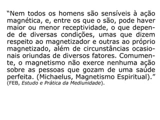 “E o uso de roupas brancas ou padronizadas,
é correto?
Se o branco ou o fardamento fizesse o ho-
mem, não precisaríamos empreender tantos
esforços para realizarmos nosso avanço nem
nossa qualificação. Contra a roupa branca,
ou de qualquer outra cor, não há nada. O pro
blema é a mística que envolve o seu uso. Mui
tos a usam por 'recomendação espiritual' ou
para 'purificar os fluidos'. […] como os fluidos
são usinados nos centros vitais, não será a
cor das roupas que interferirá na sua pureza
ou irradiação. Portanto…” (JACOB MELO, Cure-se e
cure pelos passes, p. 211-212)
 