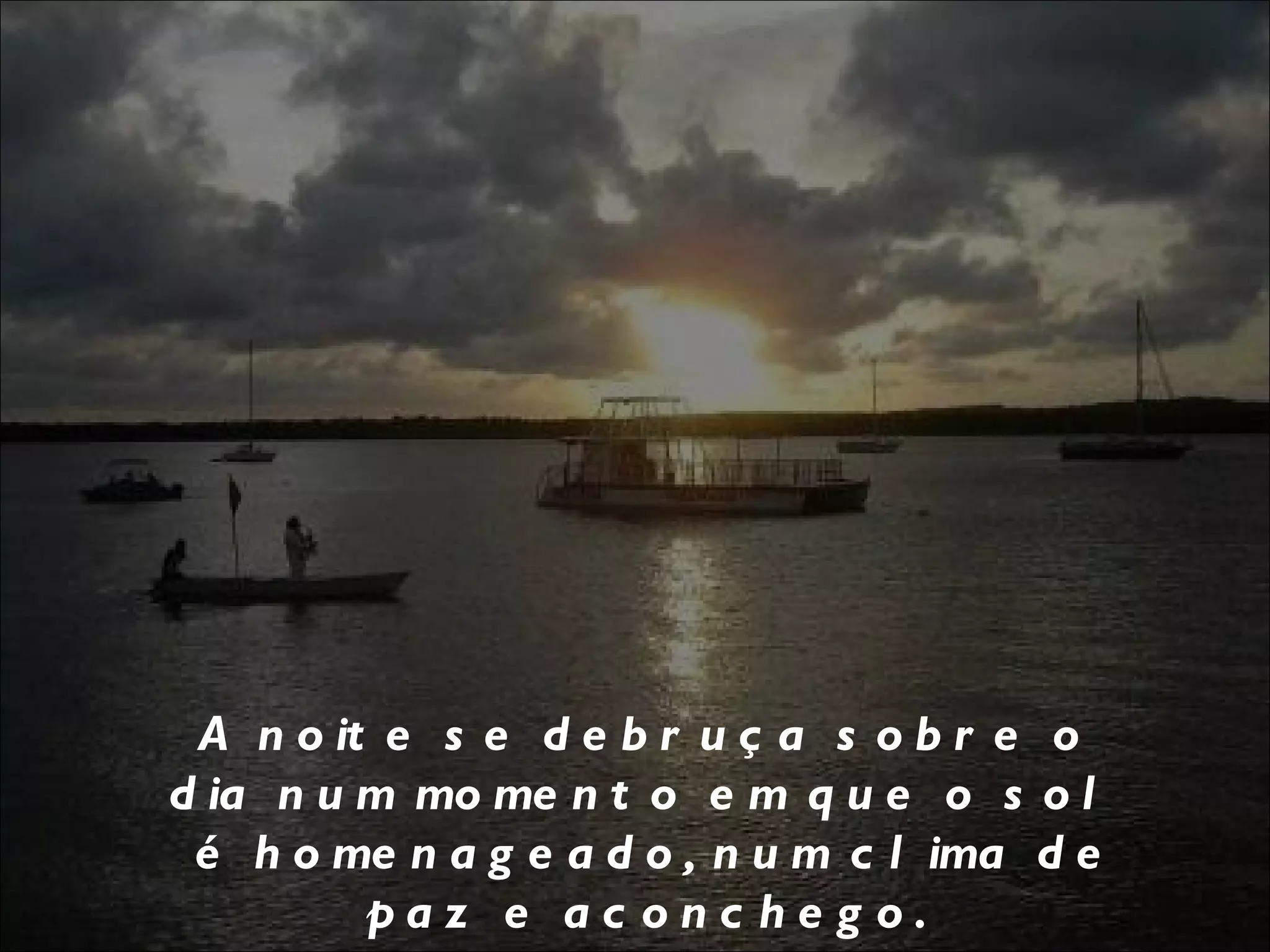 A noite se debruça sobre o dia num momento em que o sol  é homenageado, num clima de paz e aconchego. 