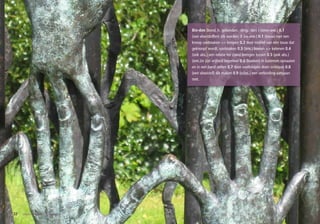 Bin-den (bond, h. gebonden; -ding; -der) I (onov.ww.) 0.1
                                   (van vloeistoffen) dik worden; II (ov.ww.) 0.1 (touw) met een
                                   knoop vastmaken => knopen 0.2 door middel van een touw dat
                                   geknoopt wordt, vastmaken 0.3 (iem.) boeien => ketenen 0.4
                                   (ook abs.) een relatie tot stand brengen tussen 0.5 (ook abs.)
                                   (iem.)in zijn vrijheid beperken 0.6 (boeken) in katernen opnaaien
                                   en in een band zetten 0.7 door vastknopen doen ontstaan 0.8
                                   (een vloeistof) dik maken 0.9 (schei.) een verbinding aangaan
                                   met.




22   organisatorisch – cultureel
 