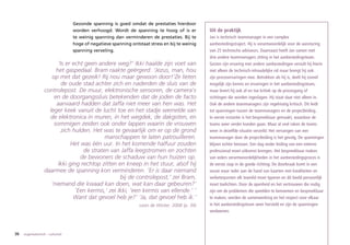 Gezonde spanning is goed omdat de prestaties hierdoor
                                   worden verhoogd. Wordt de spanning te hoog of is er           Uit de praktijk
                                   te weinig spanning dan verminderen de prestaties. Bij te      Jan is technisch teammanager in een complex
                                   hoge of negatieve spanning ontstaat stress en bij te weinig   aanbestedingstraject. Hij is verantwoordelijk voor de aansturing
                                   spanning verveling.                                           van 25 technische adviseurs. Daarnaast heeft Jan samen met
                                                                                                 drie andere teammanagers zitting in het aanbestedingsteam.
                         ‘Is er echt geen andere weg?’ Ikki haalde zijn voet van                 Gezien zijn ervaring met andere aanbestedingen vervult hij hierin
                        het gaspedaal. Bram raakte geërgerd: ‘Jezus, man, hou                    niet alleen de technisch-inhoudelijke rol maar brengt hij ook
                      op met dat gezeik! Rij nou maar gewoon door!’Ze lieten                     zijn proceservaringen mee. Betrokken als hij is, deelt hij zoveel
                           de oude stad achter zich en naderden de sluis van de                  mogelijk zijn kennis en ervaringen in het aanbestedingsteam,
                   controlepost. De muur, elektronische sensoren, de camera’s                    maar levert hij ook af en toe kritiek op de procesgang of
                       en de doorgangssluis betekenden dat de joden de facto                     richtingen die worden ingeslagen. Hij staat daar niet alleen in.
                        aanvaard hadden dat Jaffa niet meer van hen was. Het                     Ook de andere teammanagers zijn regelmatig kritisch. Dit leidt
                     leger keek vanuit de lucht toe en het stadje wemelde van                    tot spanningen tussen de teammanagers en de projectleiding.
                     de elektronica in muren, in het wegdek, de dakgoten, en                     In eerste instantie is het bespreekbaar gemaakt, waardoor de
                       sommigen zeiden ook onder lappen waarin de vrouwen                        teams weer verder konden gaan. Maar al snel raken de teams
                           zich hulden. Het was te gevaarlijk om er op de grond                  weer in dezelfde situatie verzeild. Het vervangen van een
                                             manschappen te laten patrouilleren.                 teammanager door de projectleiding is het gevolg. De spanningen
                               Het was één uur. In het komende halfuur zouden                    blijven echter bestaan. Een dag onder leiding van een externe
                                    de straten van Jaffa leegstromen en zochten                  professional moet uitkomst brengen. Het bespreekbaar maken
                                   de bewoners de schaduw van hun huizen op.                     van ieders verantwoordelijkheden in het aanbestedingsproces is
                         Ikki ging rechtop zitten en kneep in het stuur, alsof hij               de eerste stap in de goede richting. De doorbraak komt in een
                   daarmee de spanning kon verminderen. ‘Er is daar niemand                      sessie waar ieder aan de hand van kaarten met kwaliteiten en
                                                    bij de controlepost,‘ zei Bram,              verbeterpunten elk teamlid moet typeren en dit beeld persoonlijk
                      ‘niemand die kwaad kan doen, wat kan daar gebeuren?’                       moet toelichten. Door de openheid en het vertrouwen die nodig
                                 ’Een kermis,’ zei Ikki, ‘een kermis van ellende.’ ‘             zijn om de problemen die speelden te benoemen en bespreekbaar
                                Want dat gevoel heb je?’ ‘Ja, dat gevoel heb ik.‘                te maken, werden de samenwerking en het respect voor elkaar
                                                                  Leon de Winter, 2008 (p. 39)   in het aanbestedingsteam weer hersteld en zijn de spanningen
                                                                                                 verdwenen.




36   organisatorisch – cultureel
 
