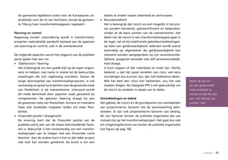 De gemeente Apeldoorn kiest voor de Kanaalzone uit-             balans te vinden tussen zekerheid en vertrouwen.
  drukkelijk voor de rol van facilitator, terwijl de gemeen-   •	 Risicobereidheid	
  te Tilburg haar transformatieopgaven regisseert.                Het is belangrijk dat risico’s zo snel mogelijk in het pro-
                                                                  ces worden benoemd, gekwantificeerd en besproken,
Planning en control                                               omdat ze de basis vormen van de overeenkomst. Het
Nagenoeg zonder uitzondering wordt in transformatie-              delen van de risico’s in een transformatieopgave gaat in
projecten nadrukkelijk aandacht besteed aan de aspecten           de regel, net als bij traditionele gebiedsontwikkelingen,
van planning en control, ook in de overeenkomst.                  op basis van gelijkwaardigheid. Iedereen wordt overal
                                                                  evenredig op afgerekend. Bij gelijkwaardigheid kan
De volgende aspecten vanuit het oogpunt van de publieke           niemand worden aangesproken op zijn verantwoorde-
partij spelen hier een rol:                                       lijkheid, aangezien eenieder ook zelf verantwoordelijk-
•	 Tijdshorizon	/	fasering                                        heid draagt.
   Het is belangrijk om een goede kijk op de eigen organi-        U kunt nagaan of dat inderdaad zo moet zijn. Hierbij
   satie te hebben, met name in relatie tot de bestuurlijke       bedenkt u dat het goed verdelen van risico wel eens
   wisselingen die zich regelmatig voordoen. Gezien de            voordeliger zou kunnen zijn, dan het klakkeloos delen.
   lange doorlooptijd van transformatieprojecten, is het          Wie het best een risico kan beheersen, zou het ook            Neem de tijd om
   verstandig om goed na te denken over de gewenste mate          moeten dragen. Bij Vastgoed PPS is het gebruikelijk om        tot een gezamenlijk
   van flexibiliteit in de overeenkomst. Uiteraard wordt          de risico’s te verdelen in plaats van te delen.               toekomstbeeld te
   dit mede beïnvloed door aspecten zoals genoemd bij                                                                           komen en leg het dan
   competenties. De gekozen fasering draagt bij aan            Ontwikkelingen en beleid                                         pas, met behulp van
   de gewenste mate van flexibiliteit. Kortere en meerdere     Het gebied, de risico’s en de grondpositie zijn voorbeelden      juristen, vast!
   fases met duidelijke mijlpalen leiden tot meer flexi-       van projectinterne factoren die de samenwerking beïn-
   biliteit.                                                   vloeden. Er zijn ook projectexterne factoren van belang,
•	 Financiële	positie	/	draagkracht                            dit zijn factoren binnen de publieke organisatie die van
   De ervaring leert dat de financiële positie van de          invloed zijn op het transformatieproject. Het gaat dus niet
   publieke partij een van de meest beïnvloedende facto-       om omgevingsfactoren van buiten de publieke organisatie
   ren is. Natuurlijk is het onverstandig om een transfor-     (zie figuur op pag. 56).
   matieproject aan te vliegen met een financiële ‘carte
   blanche’. Aan de andere kant is het zo dat ieder project
   ook stuk kan worden gerekend. De kunst is om een


                                                                                                                                          verbinden   55
 