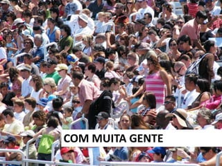 COM MUITA GENTE